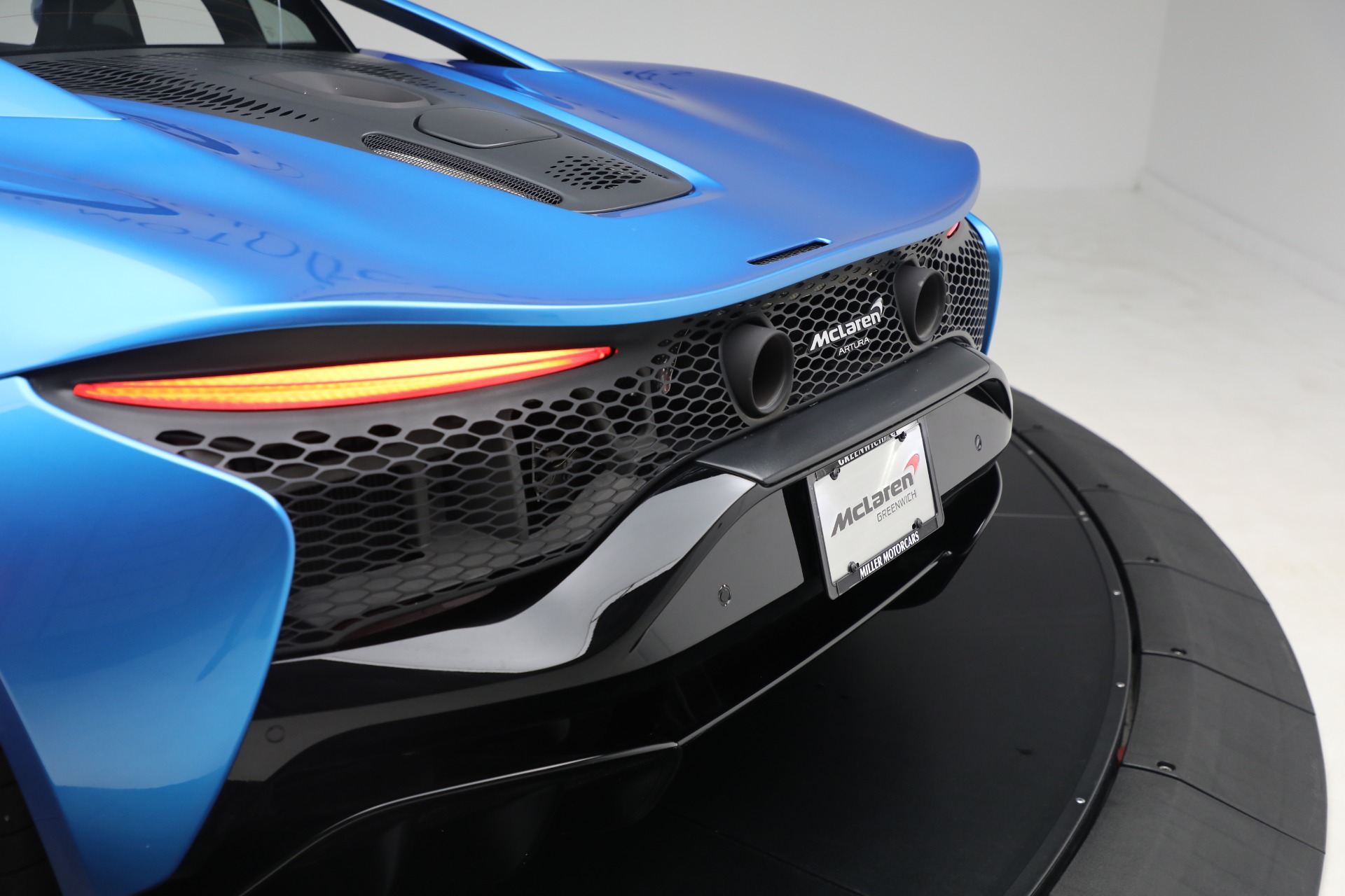 Used-2024-McLaren-Artura-Vision