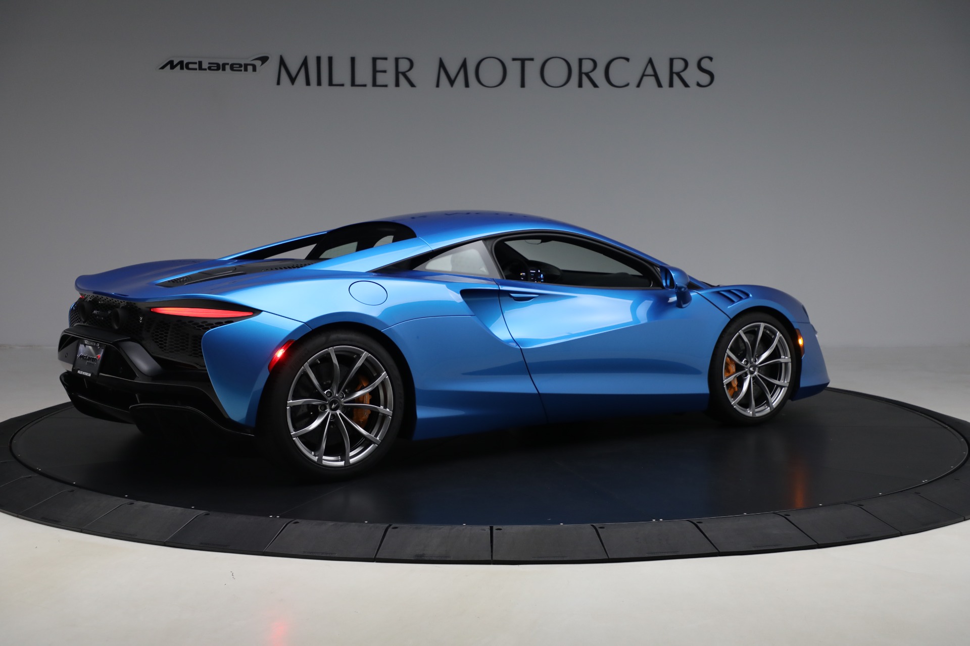 Used-2024-McLaren-Artura-Vision