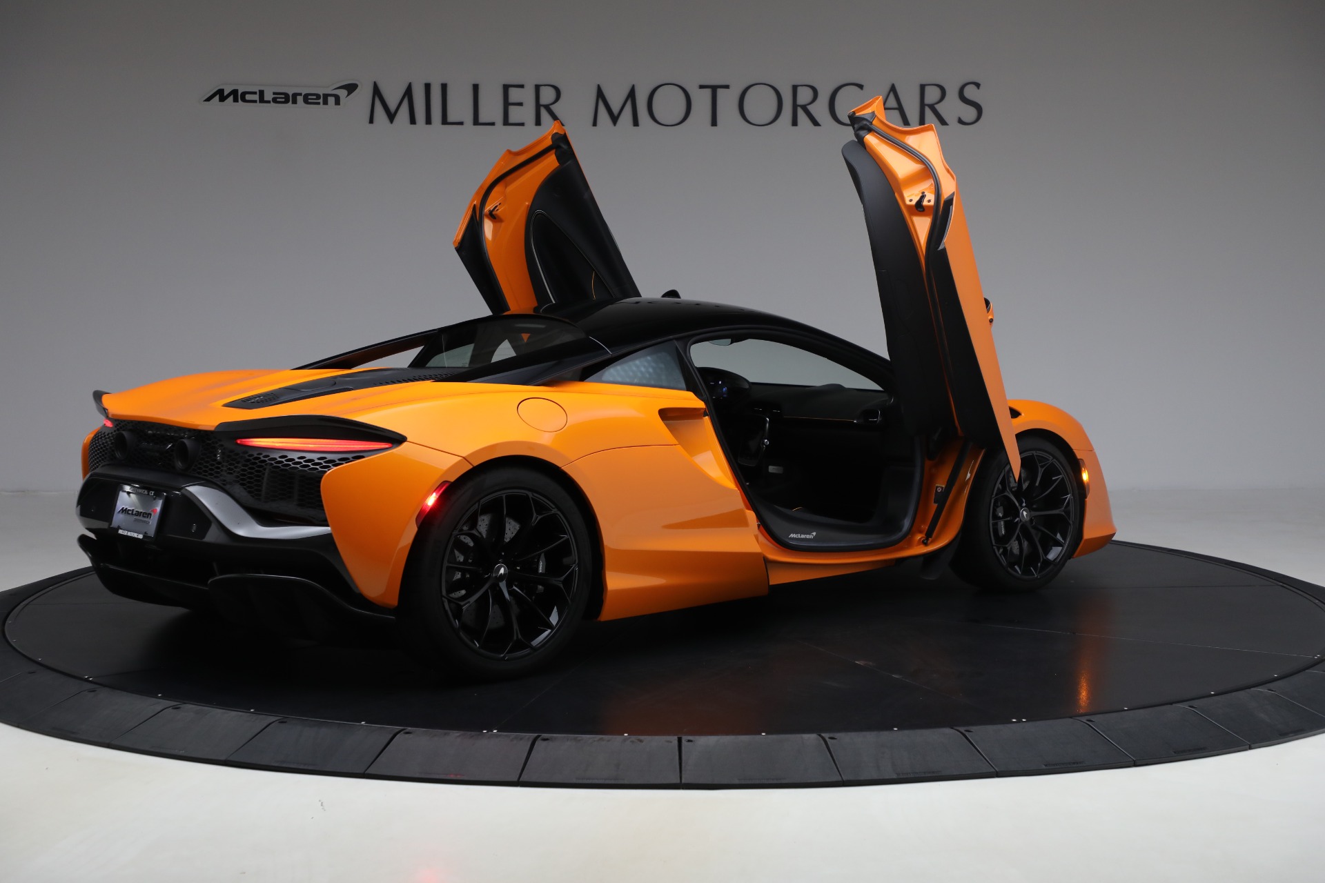 Used-2023-McLaren-Artura-Vision
