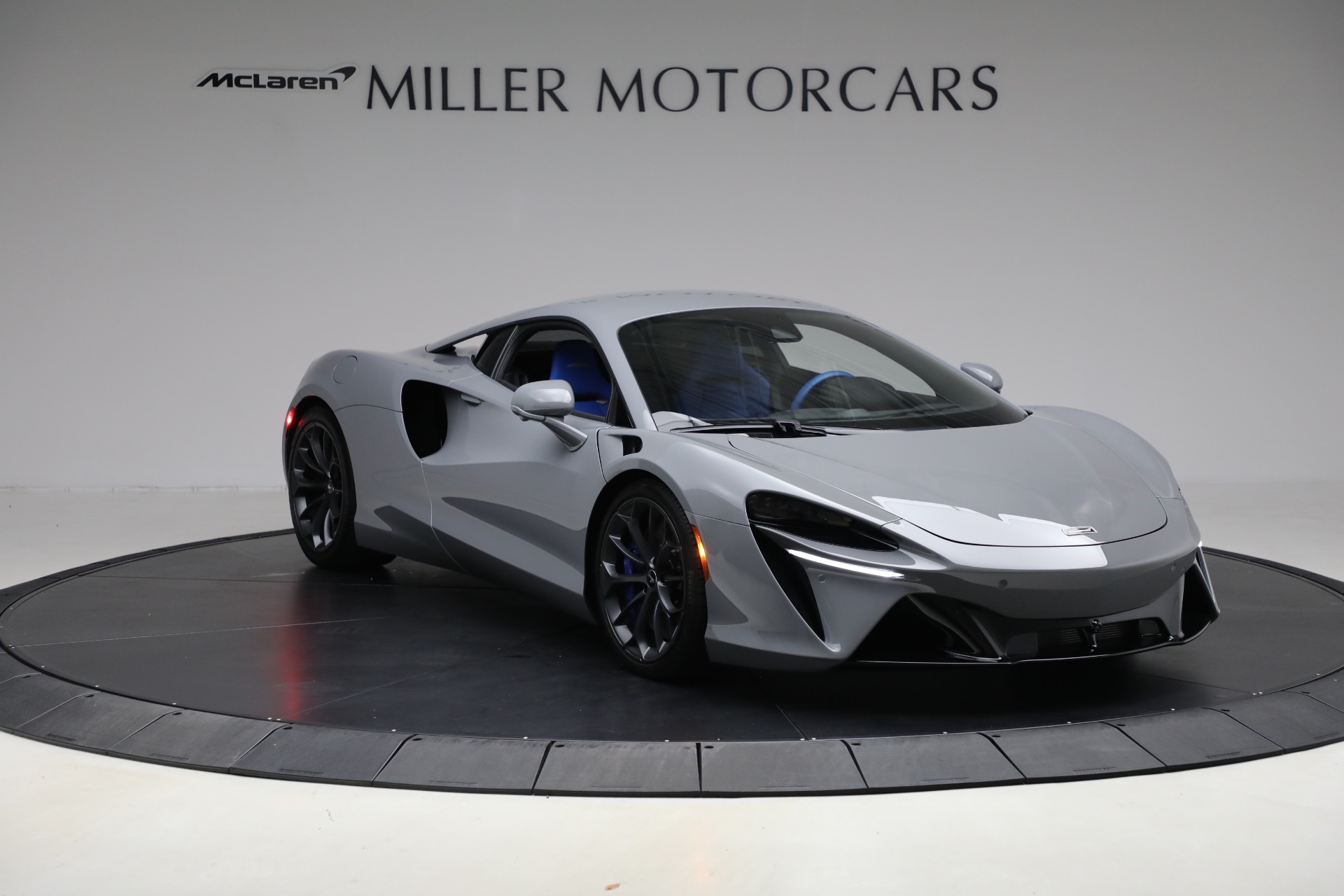 Used-2023-McLaren-Artura