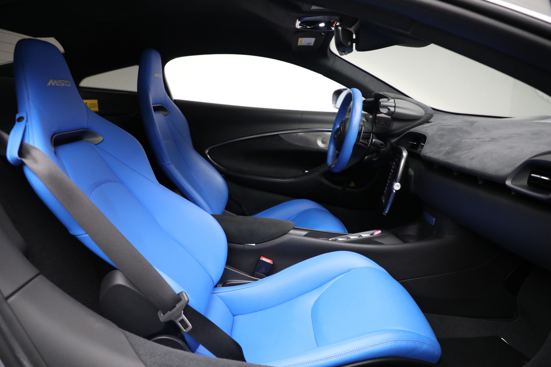 Used-2023-McLaren-Artura