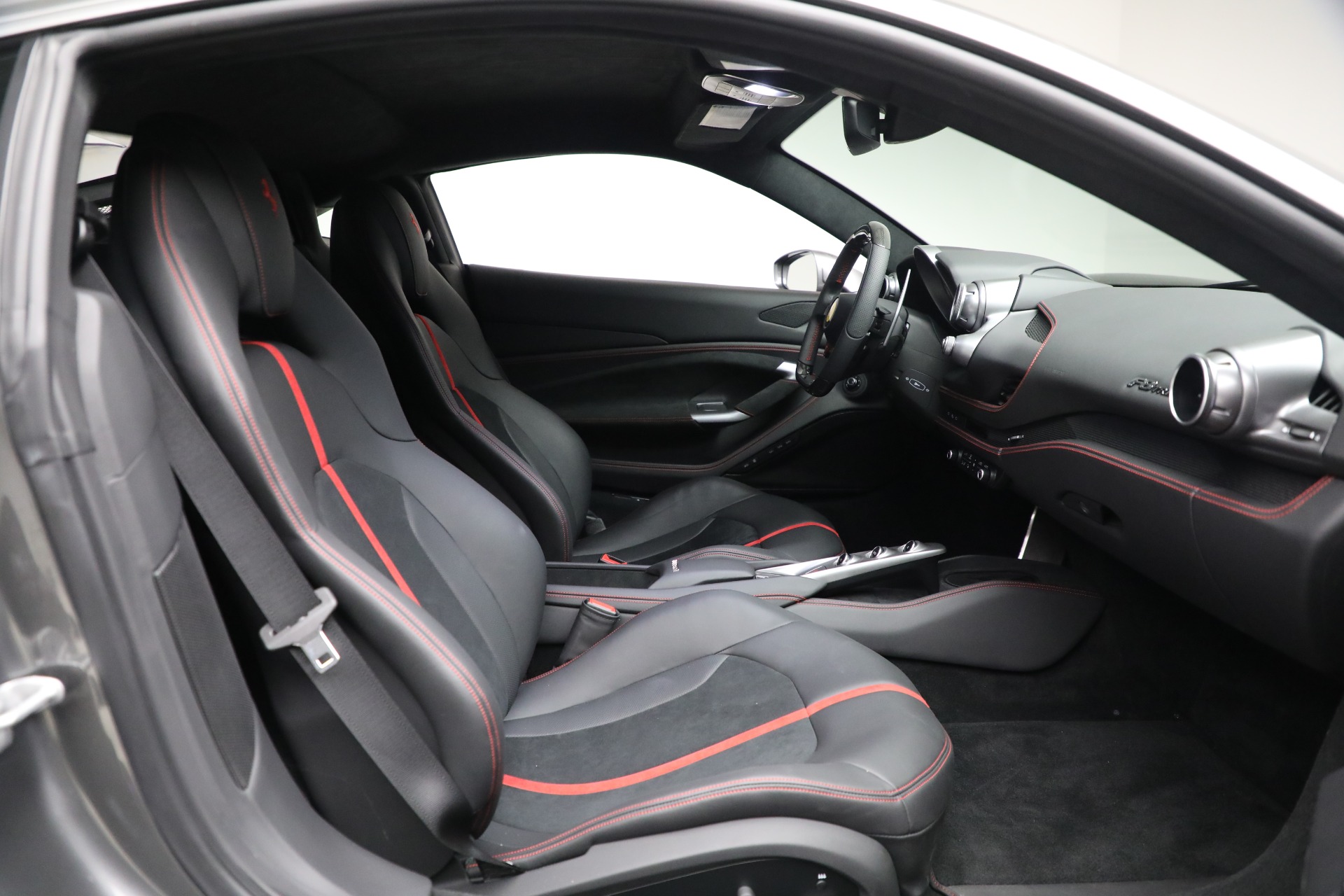 Used-2022-Ferrari-F8-Tributo