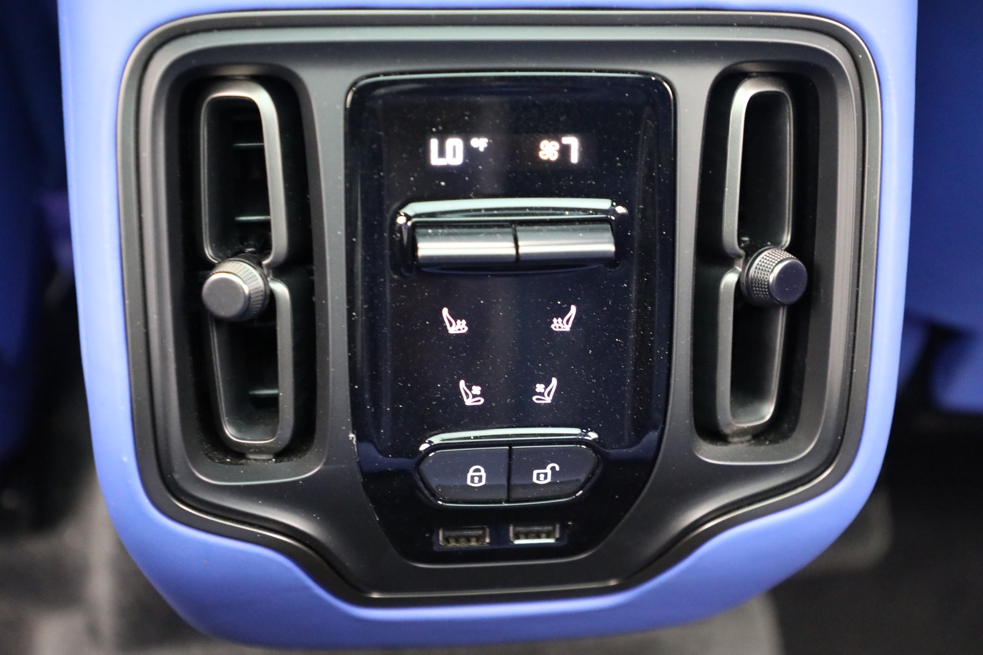 Used-2024-Aston-Martin-DBX-707