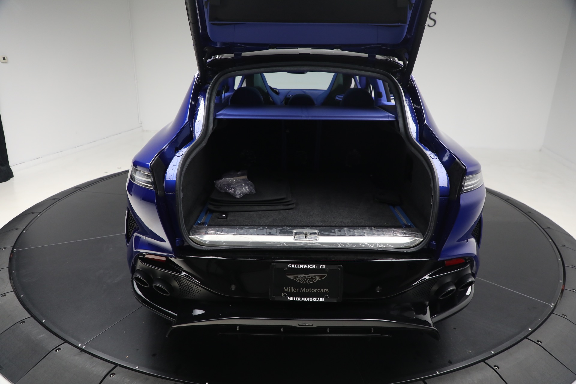 Used-2024-Aston-Martin-DBX-707