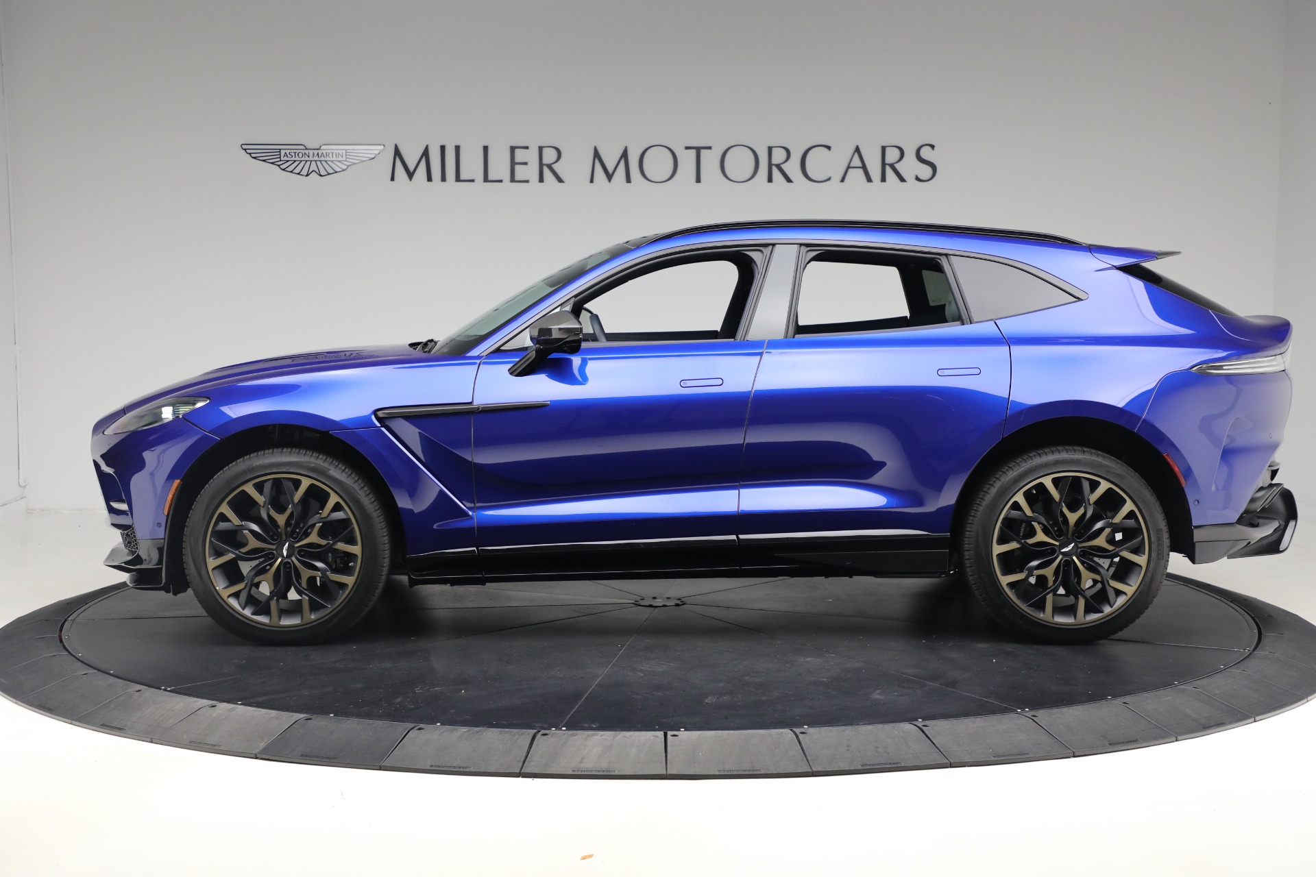 Used-2024-Aston-Martin-DBX-707