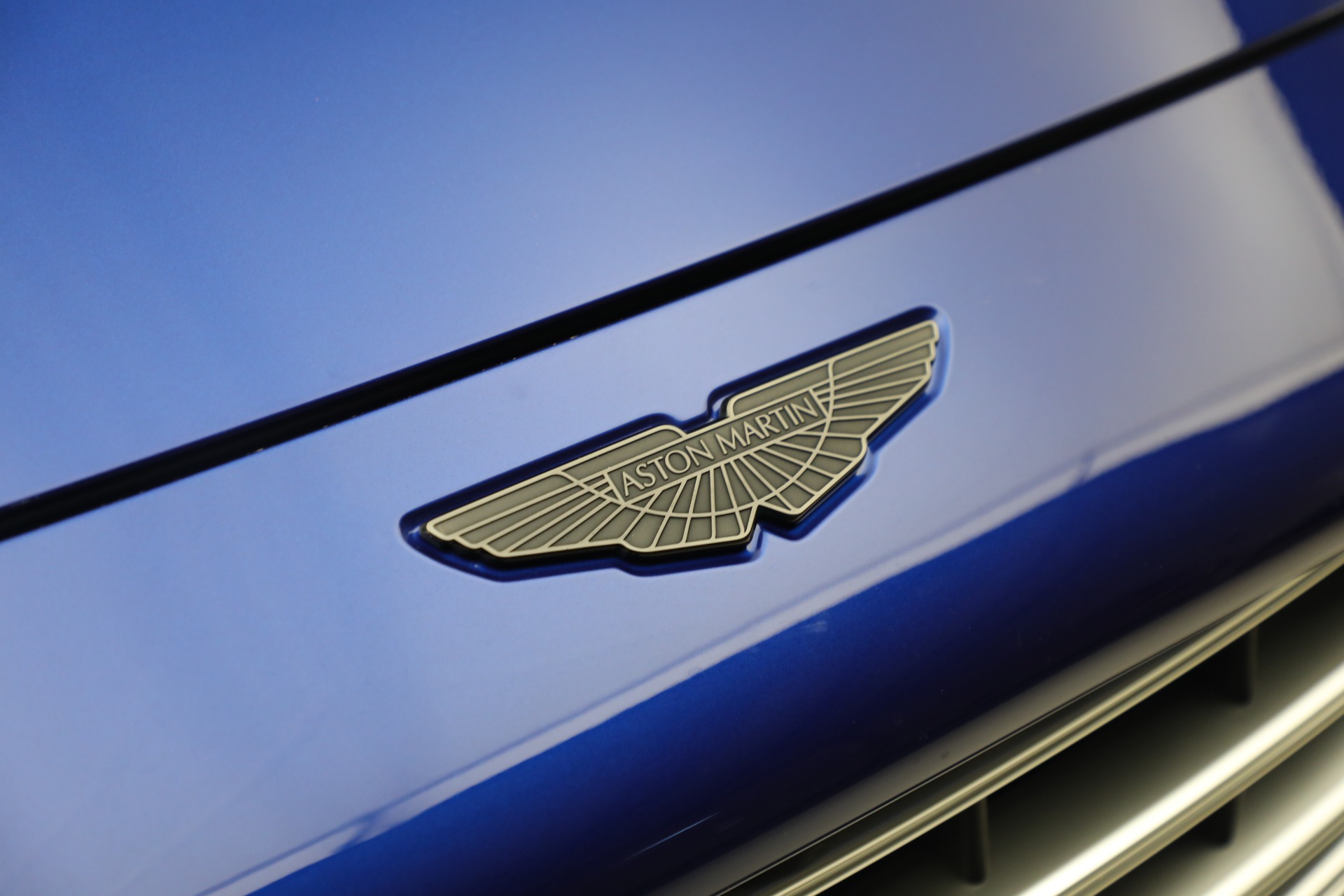 Used-2024-Aston-Martin-DBX-707