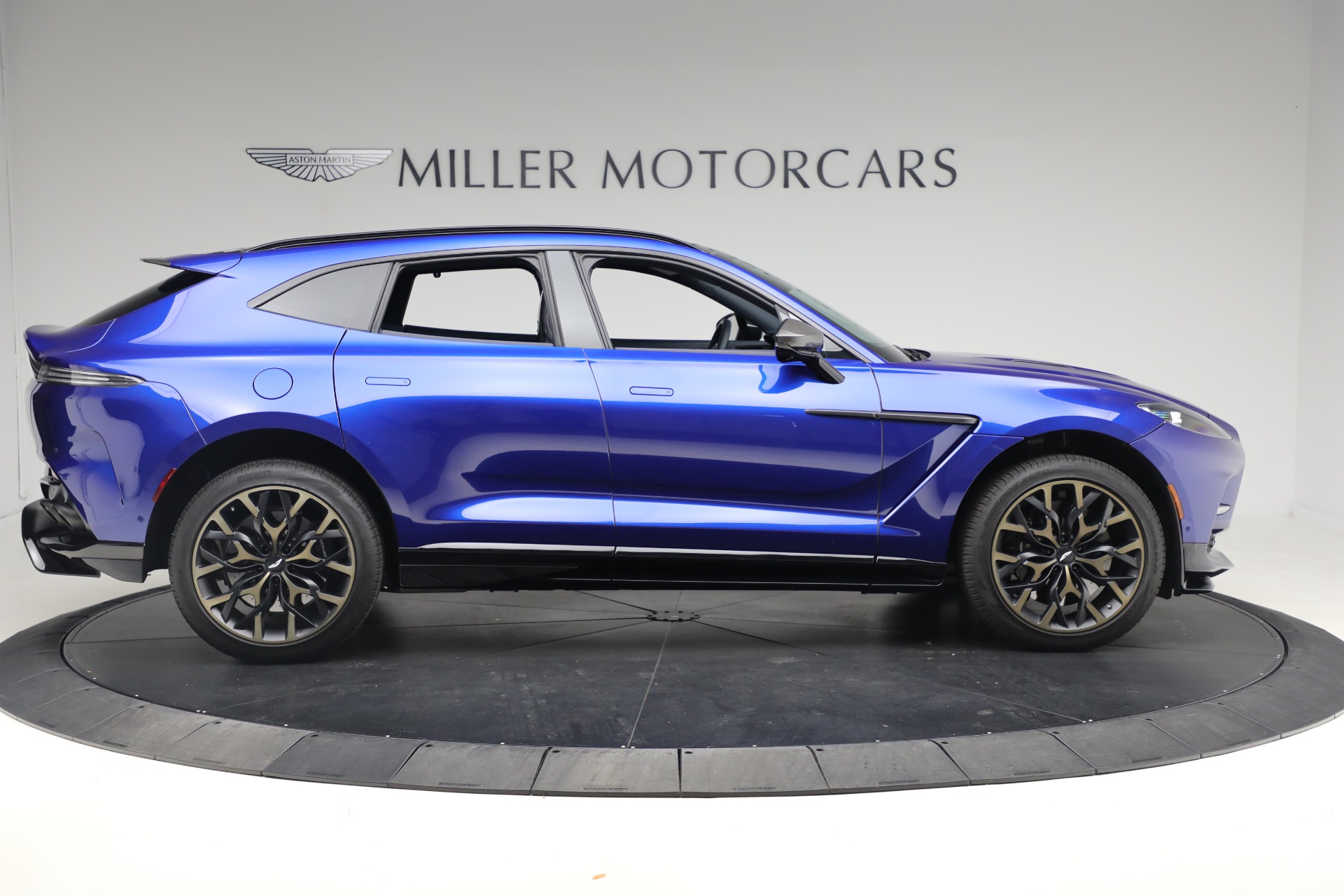 Used-2024-Aston-Martin-DBX-707