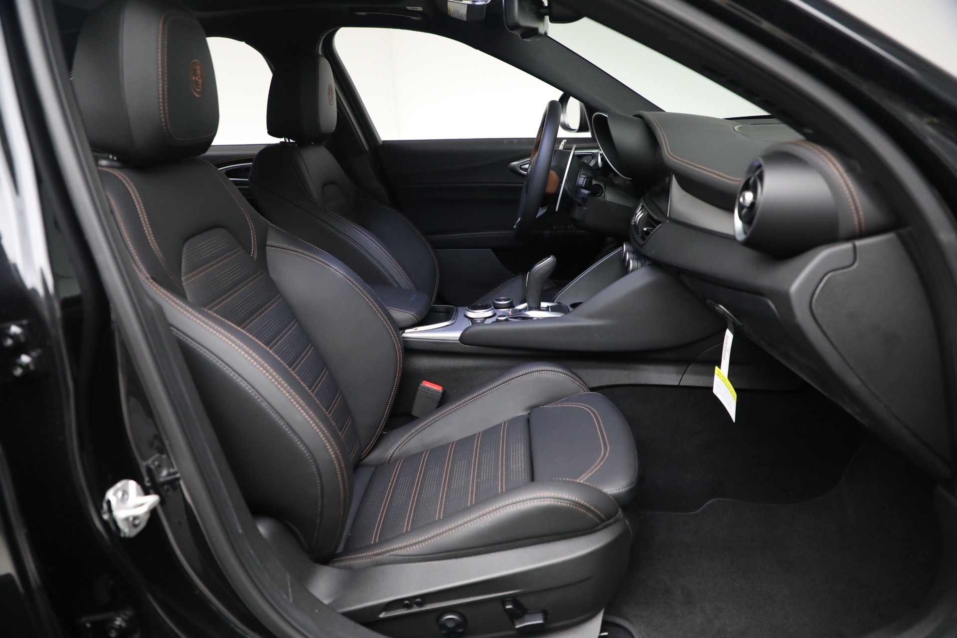 New-2025-Alfa-Romeo-Giulia-Intensa