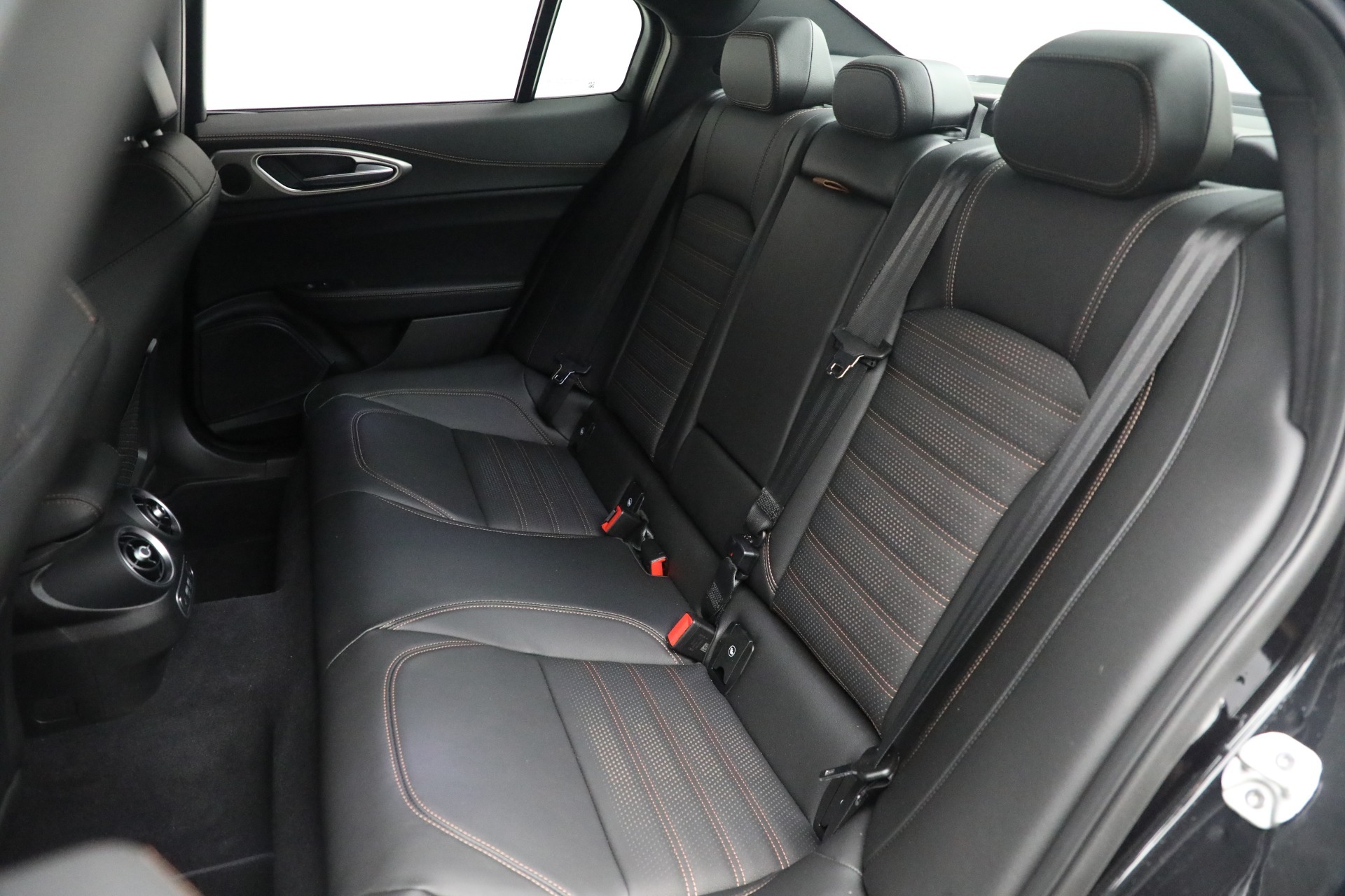 New-2025-Alfa-Romeo-Giulia-Intensa