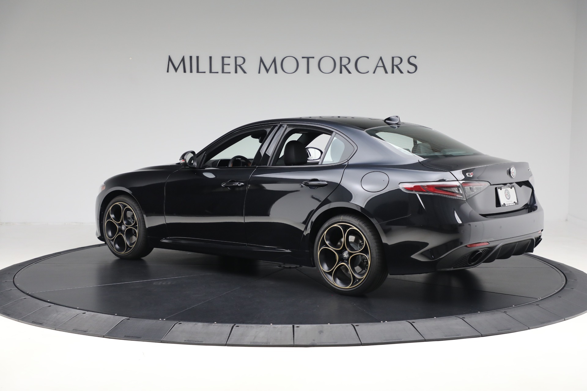 New-2025-Alfa-Romeo-Giulia-Intensa