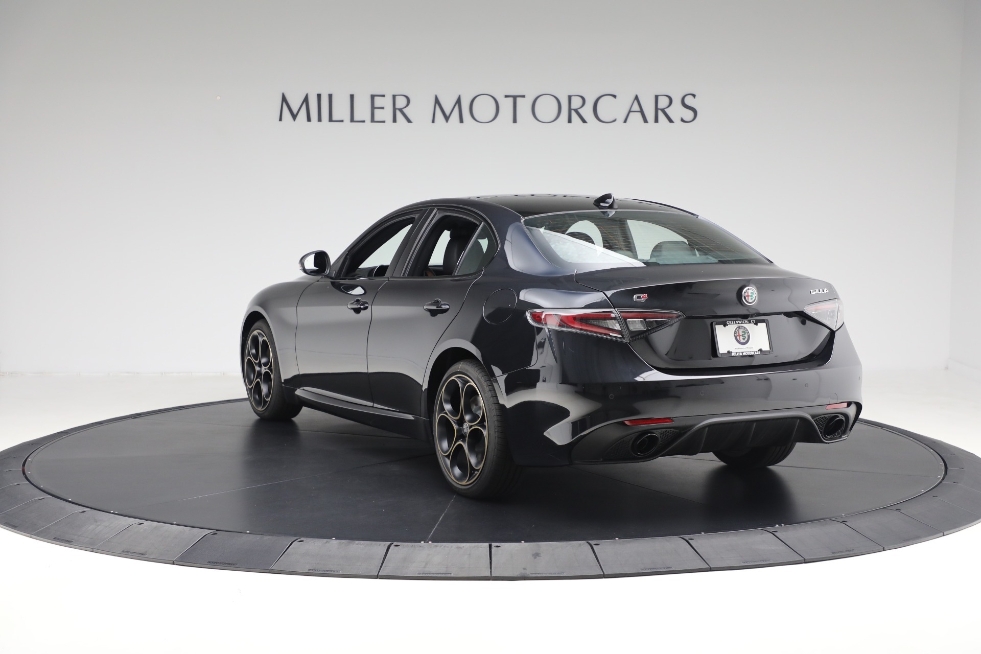 New-2025-Alfa-Romeo-Giulia-Intensa