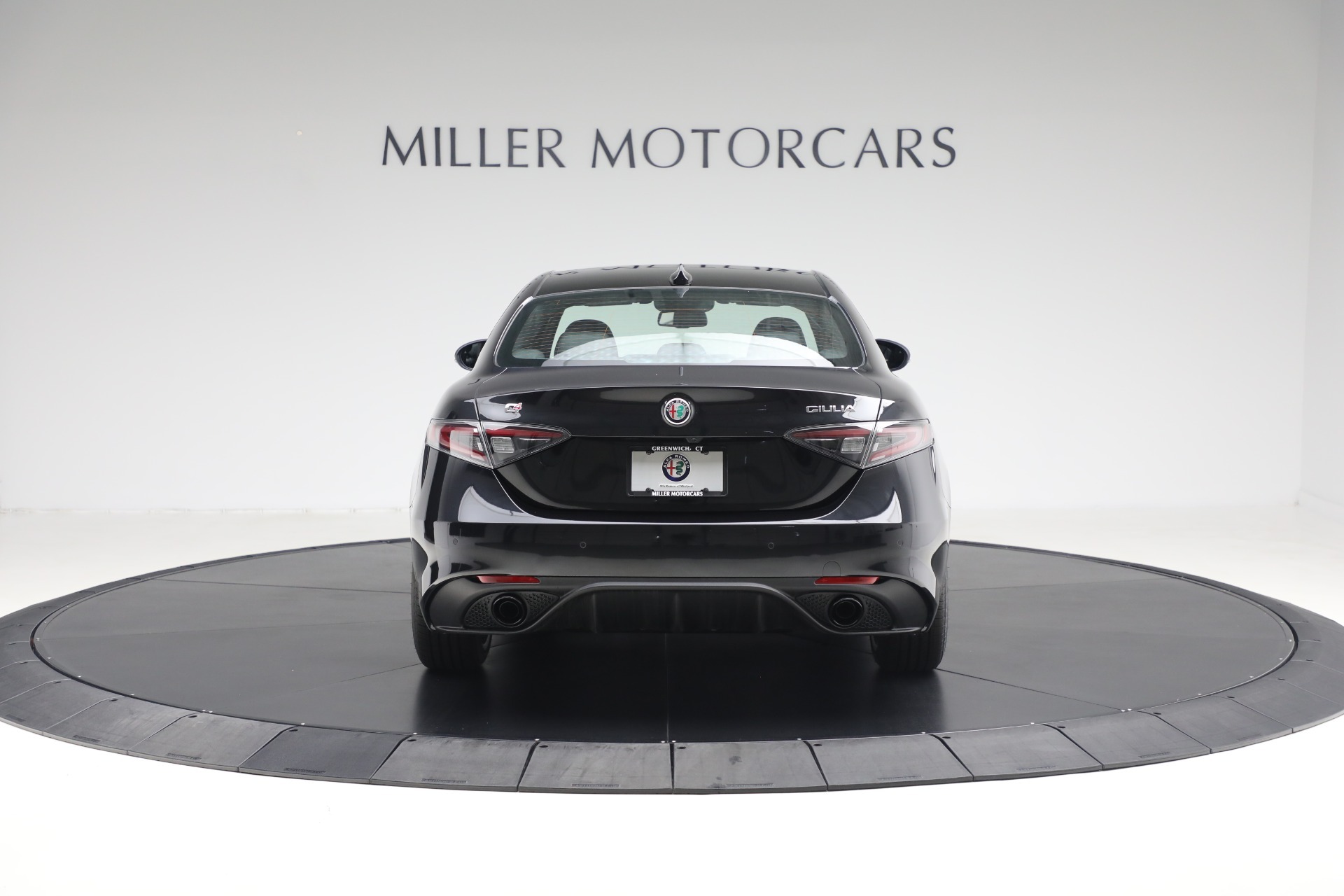 New-2025-Alfa-Romeo-Giulia-Intensa