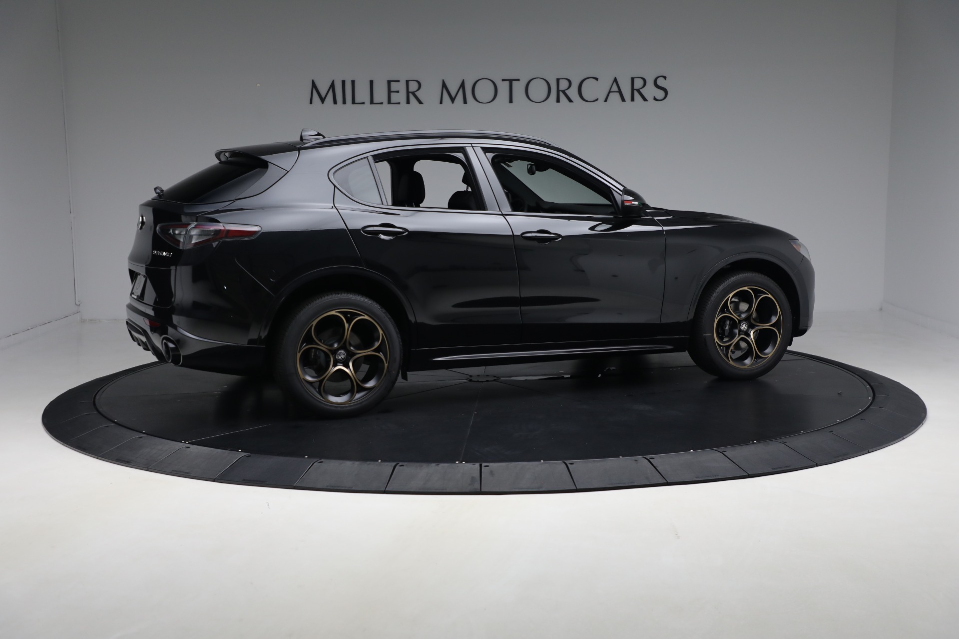 New-2025-Alfa-Romeo-Stelvio-Intensa