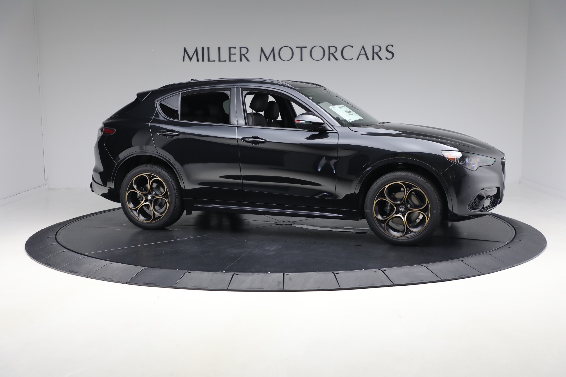 New-2025-Alfa-Romeo-Stelvio-Intensa