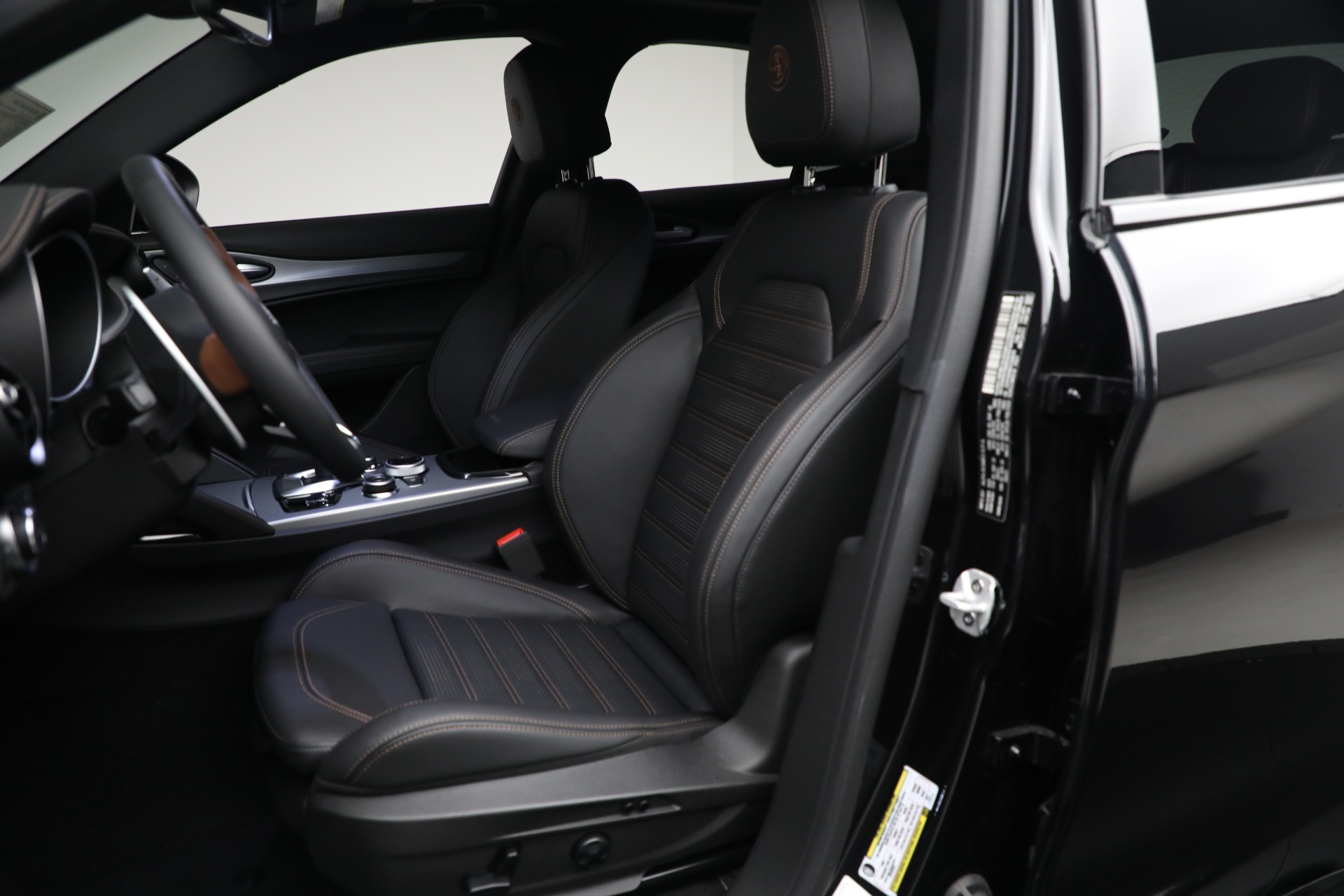 New-2025-Alfa-Romeo-Stelvio-Intensa