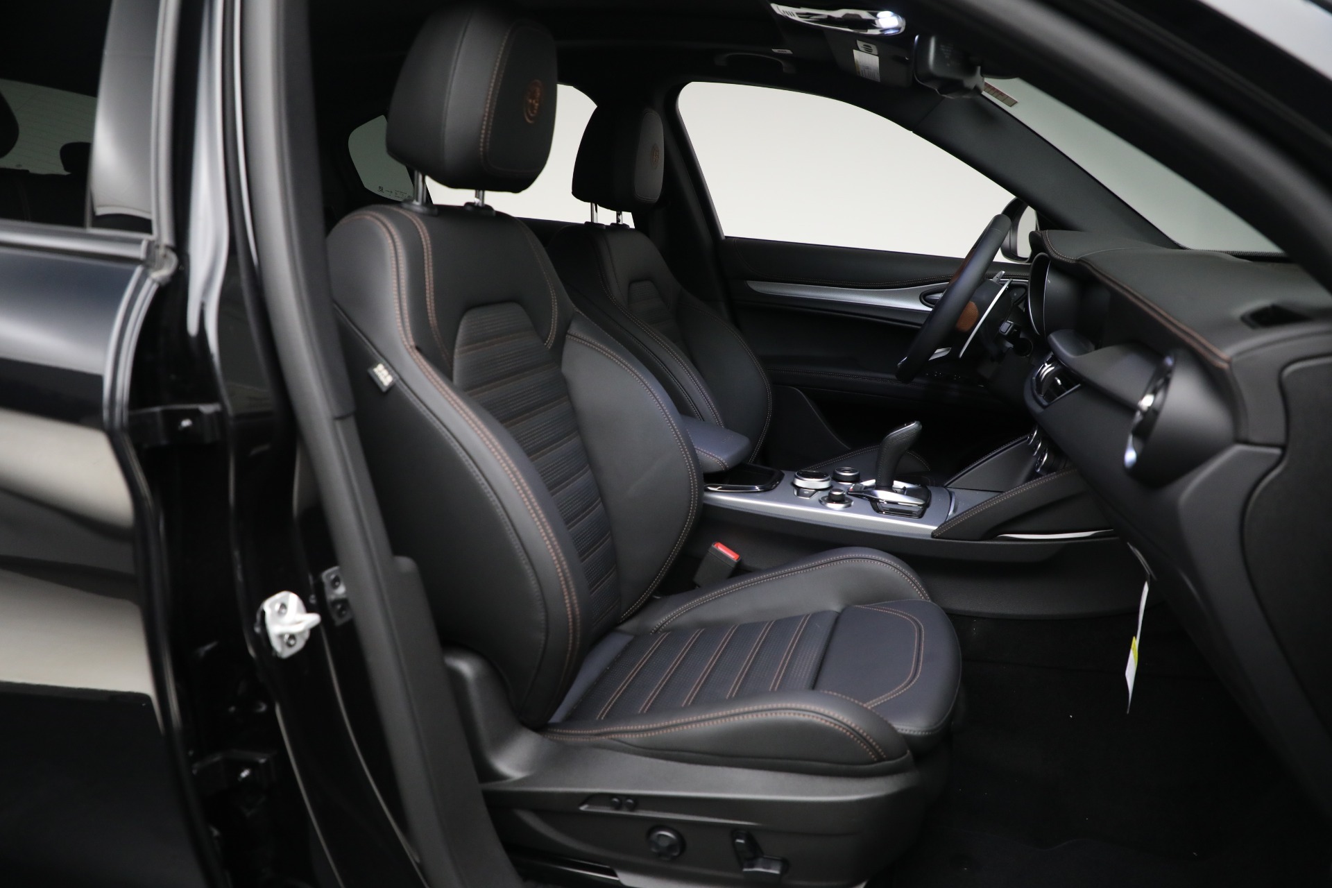 New-2025-Alfa-Romeo-Stelvio-Intensa