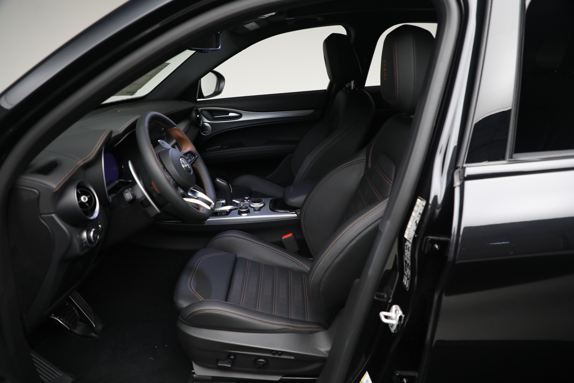 New-2025-Alfa-Romeo-Stelvio-Intensa