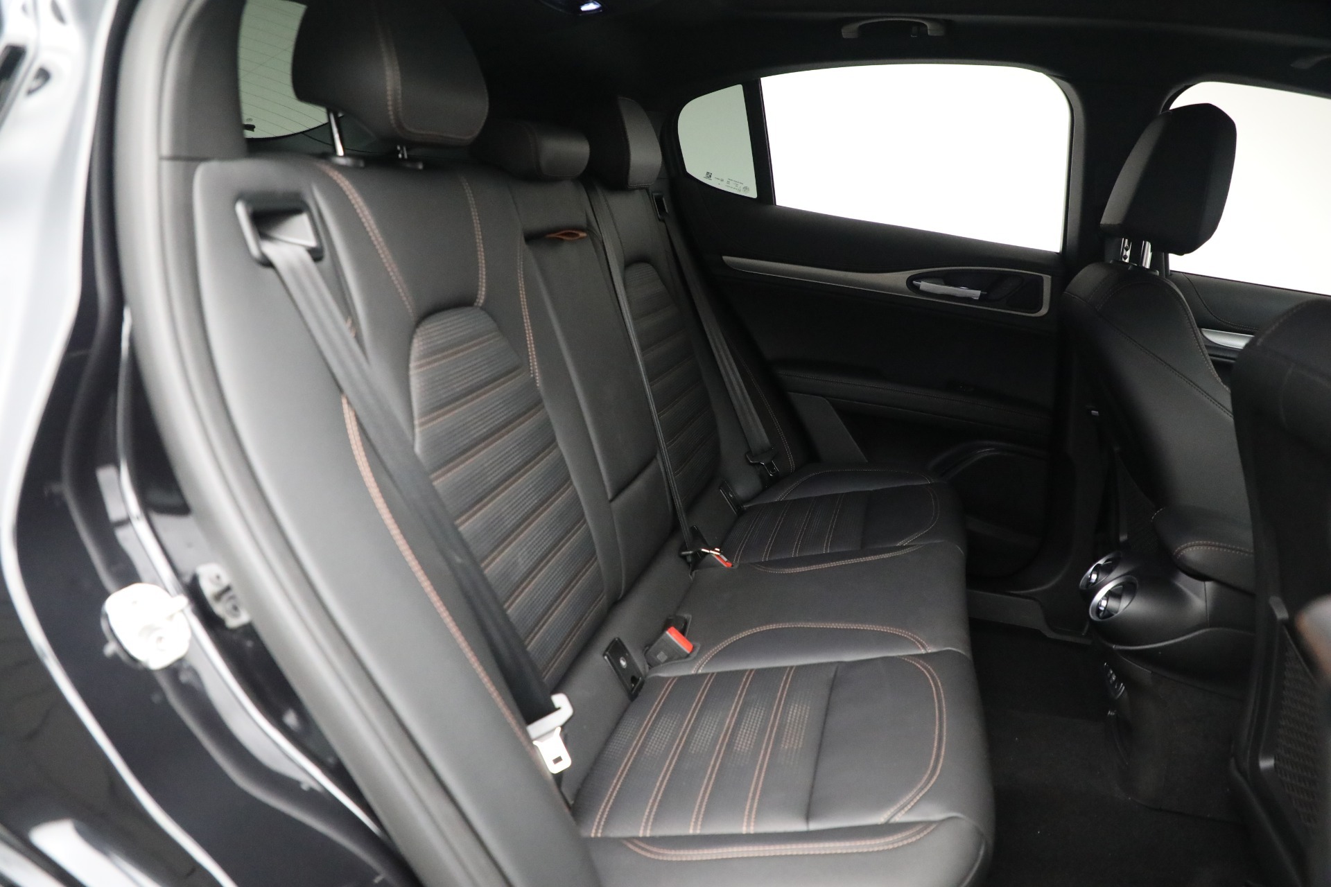 New-2025-Alfa-Romeo-Stelvio-Intensa