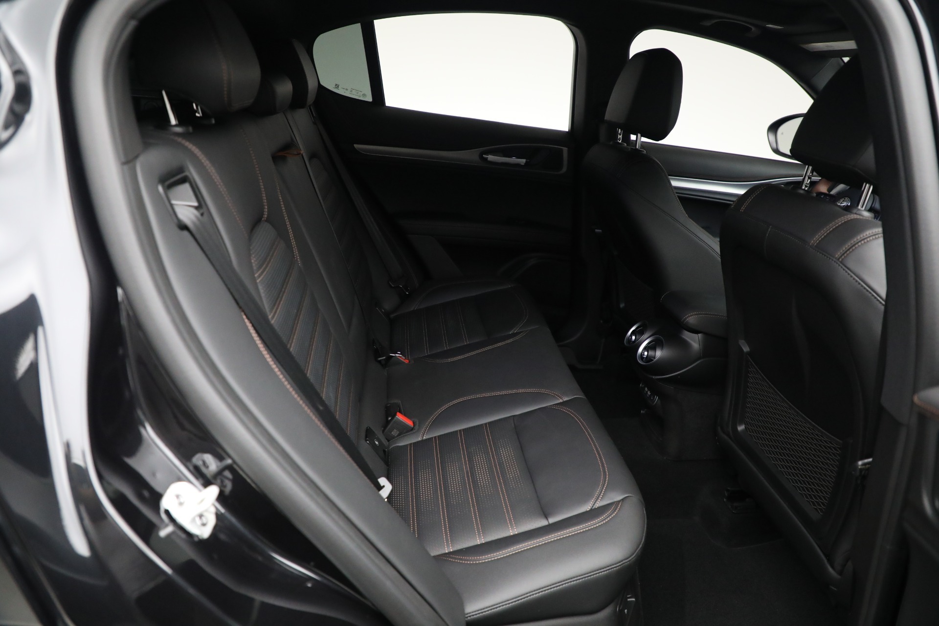 New-2025-Alfa-Romeo-Stelvio-Intensa