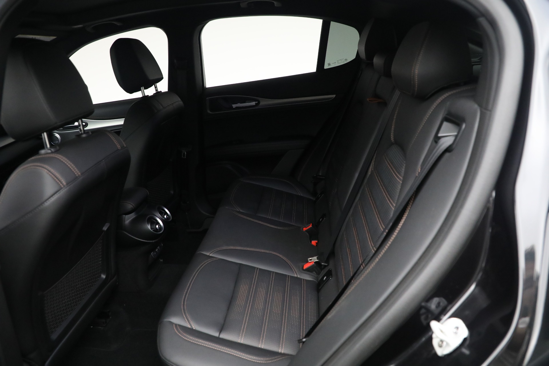 New-2025-Alfa-Romeo-Stelvio-Intensa