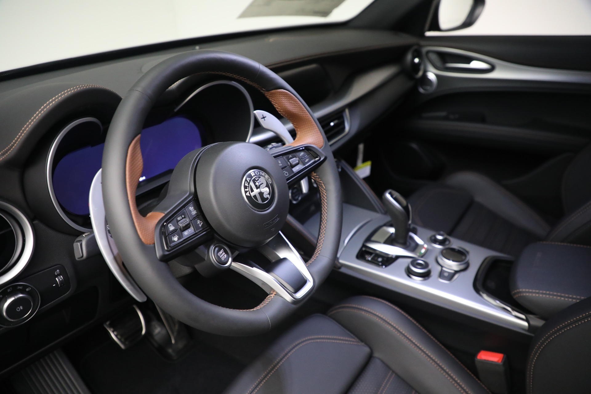 New-2025-Alfa-Romeo-Stelvio-Intensa