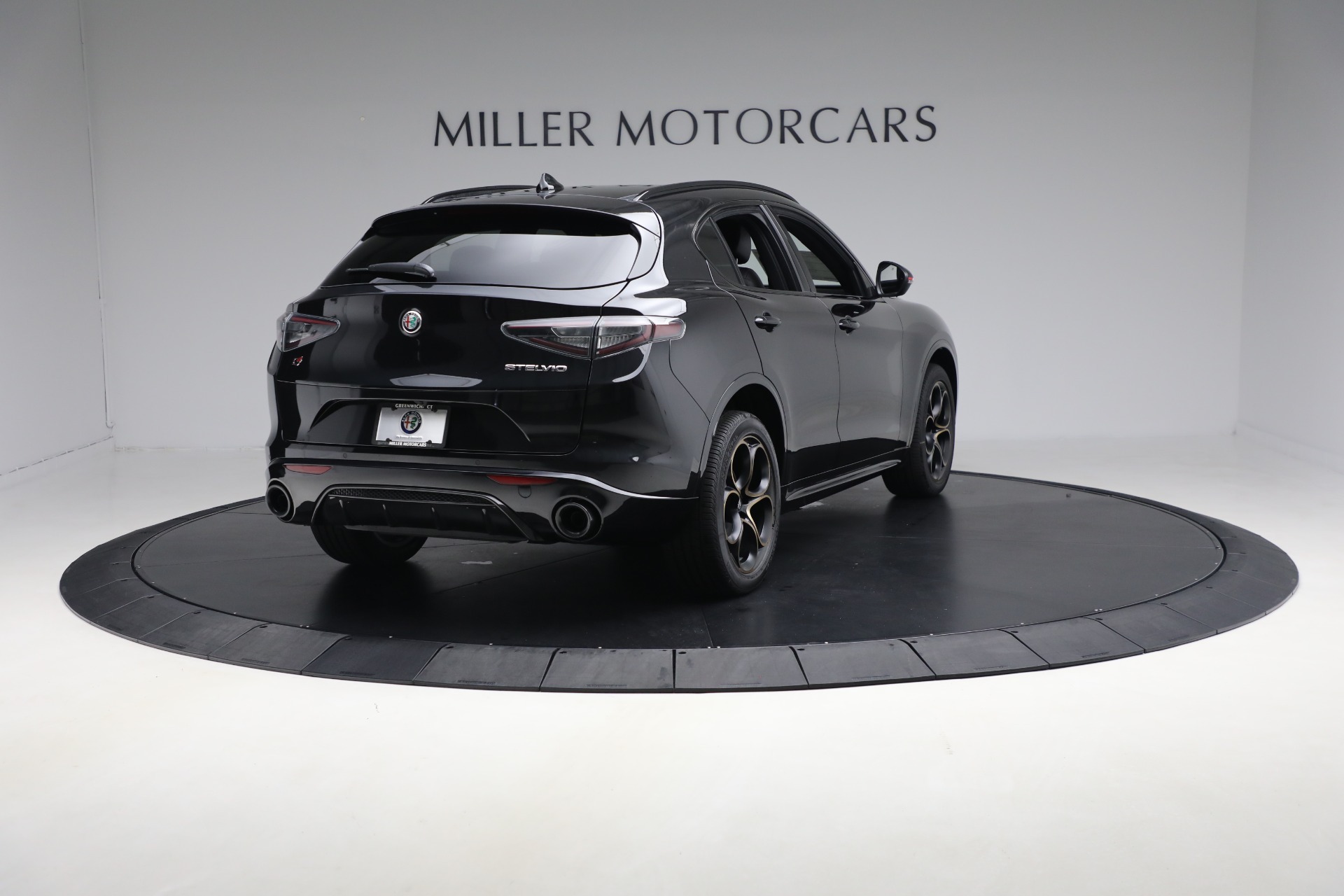 New-2025-Alfa-Romeo-Stelvio-Intensa