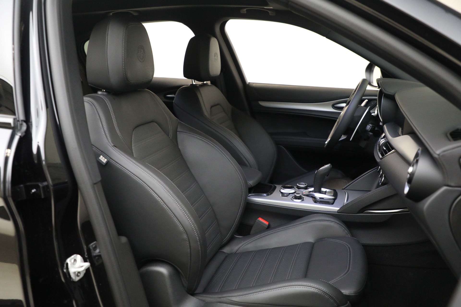 New-2025-Alfa-Romeo-Stelvio-Veloce