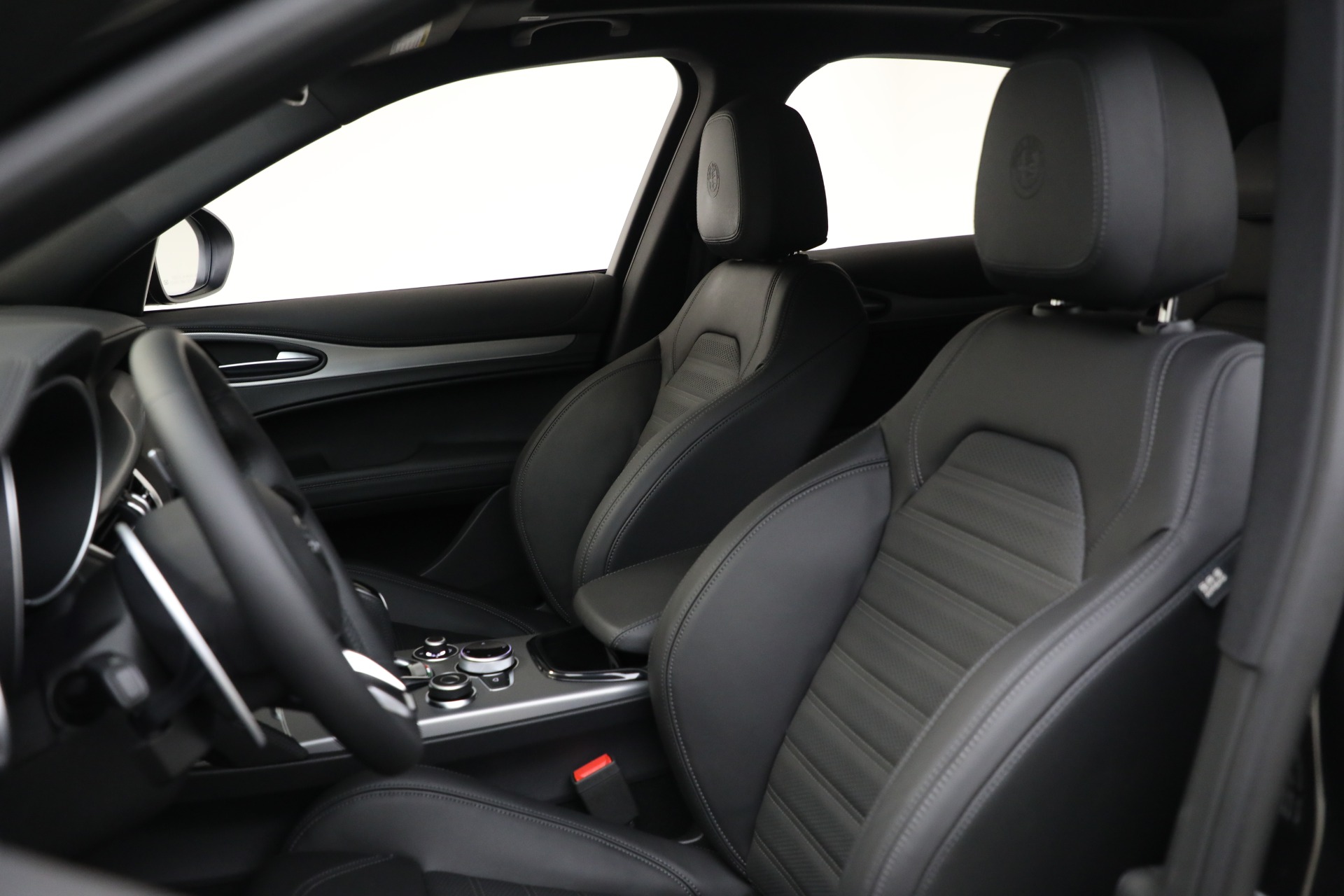 New-2025-Alfa-Romeo-Stelvio-Veloce