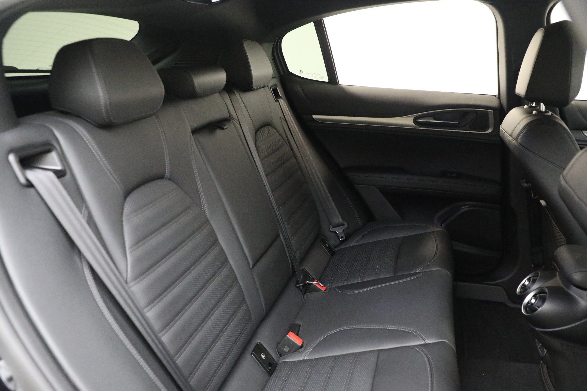 New-2025-Alfa-Romeo-Stelvio-Veloce