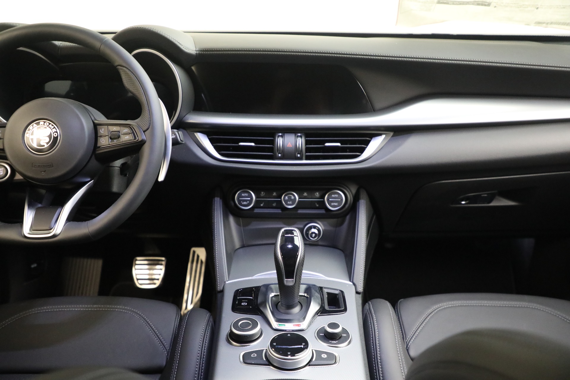 New-2025-Alfa-Romeo-Stelvio-Veloce