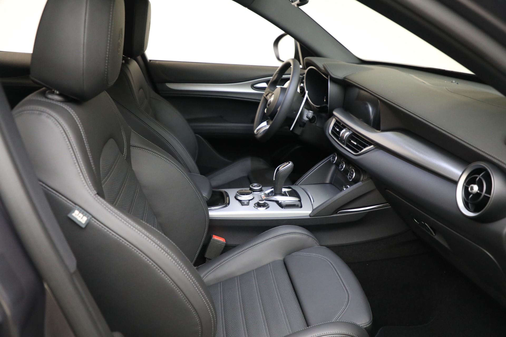 New-2025-Alfa-Romeo-Stelvio-Veloce