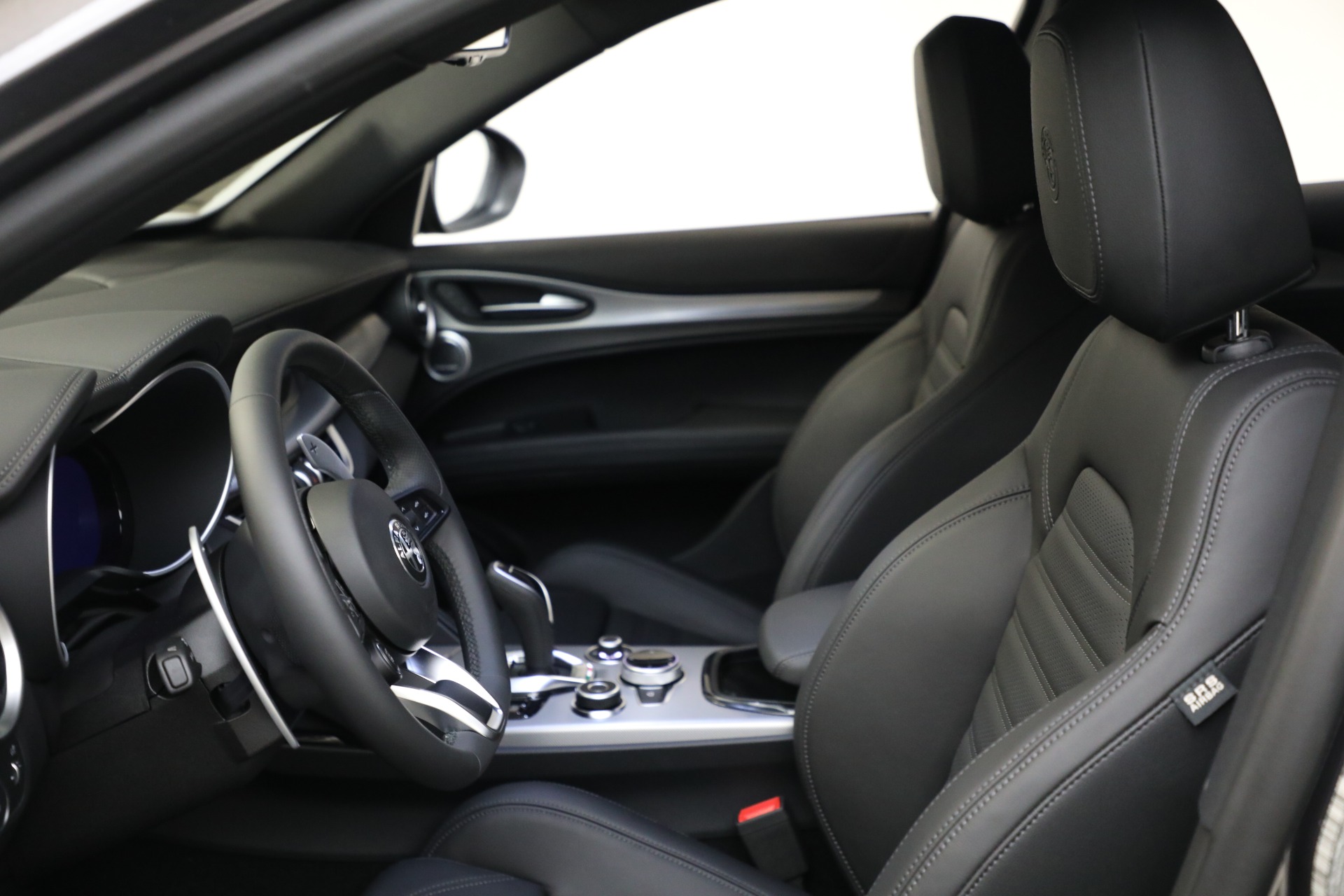 New-2025-Alfa-Romeo-Stelvio-Veloce