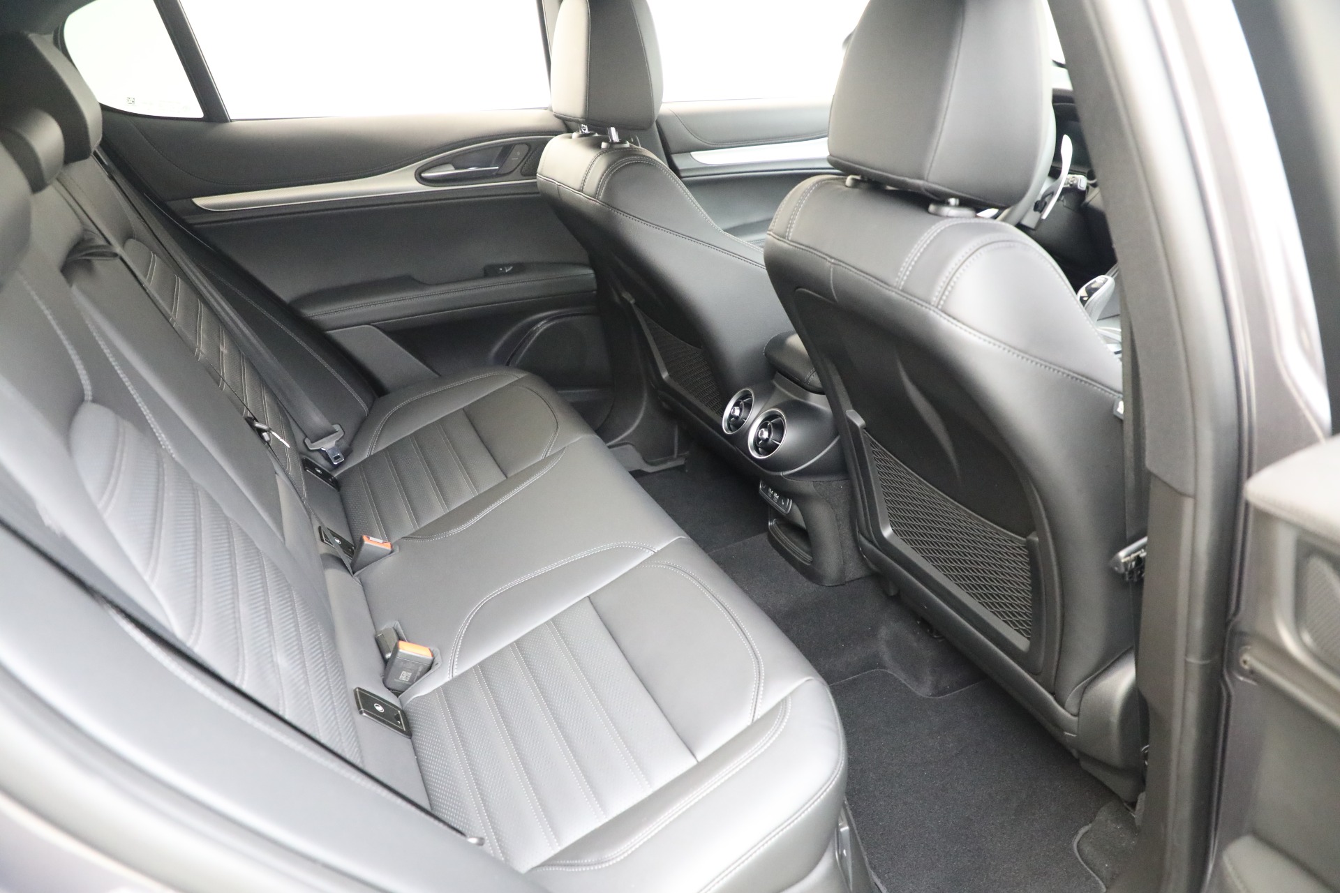 New-2025-Alfa-Romeo-Stelvio-Veloce