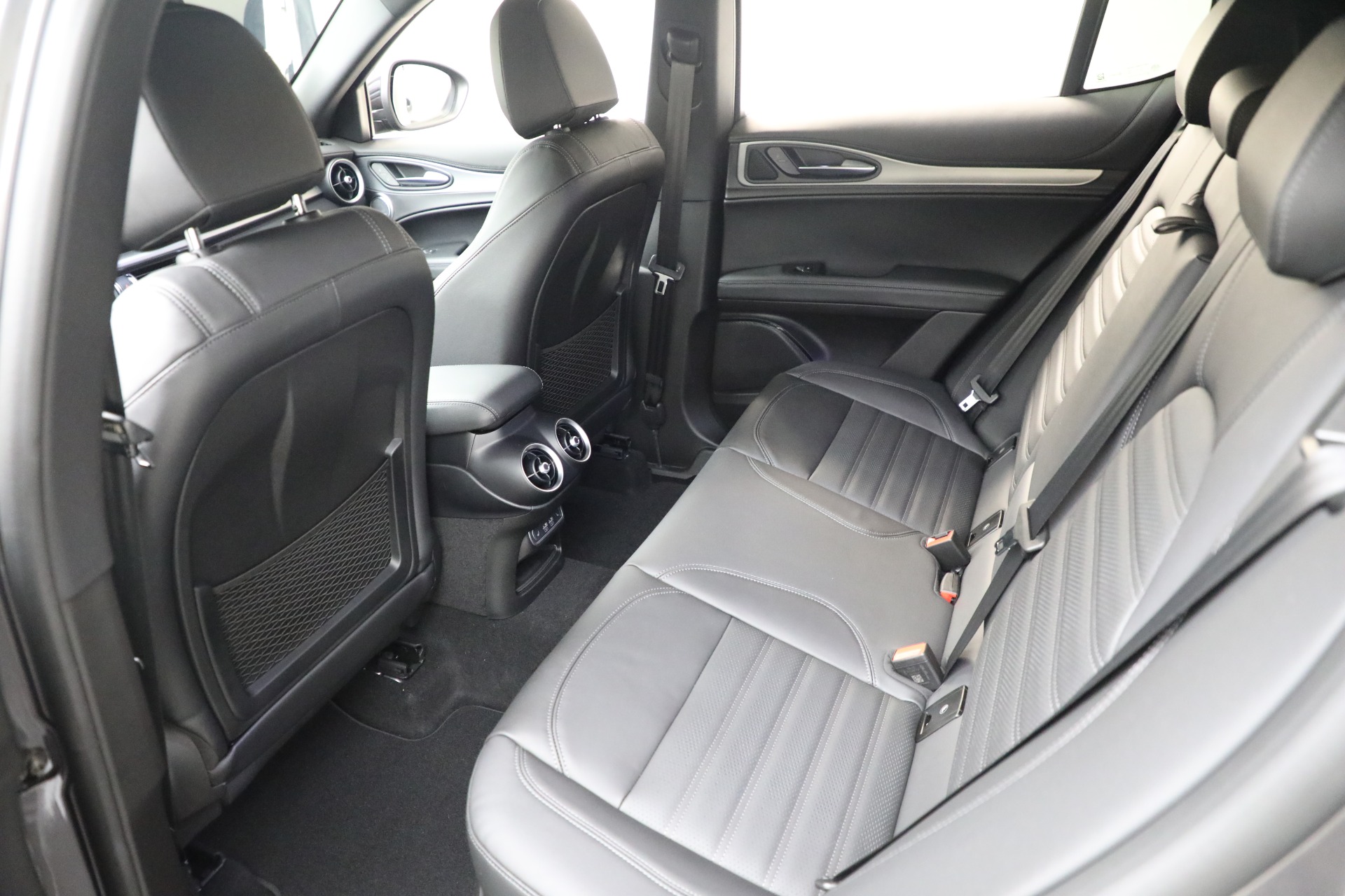 New-2025-Alfa-Romeo-Stelvio-Veloce