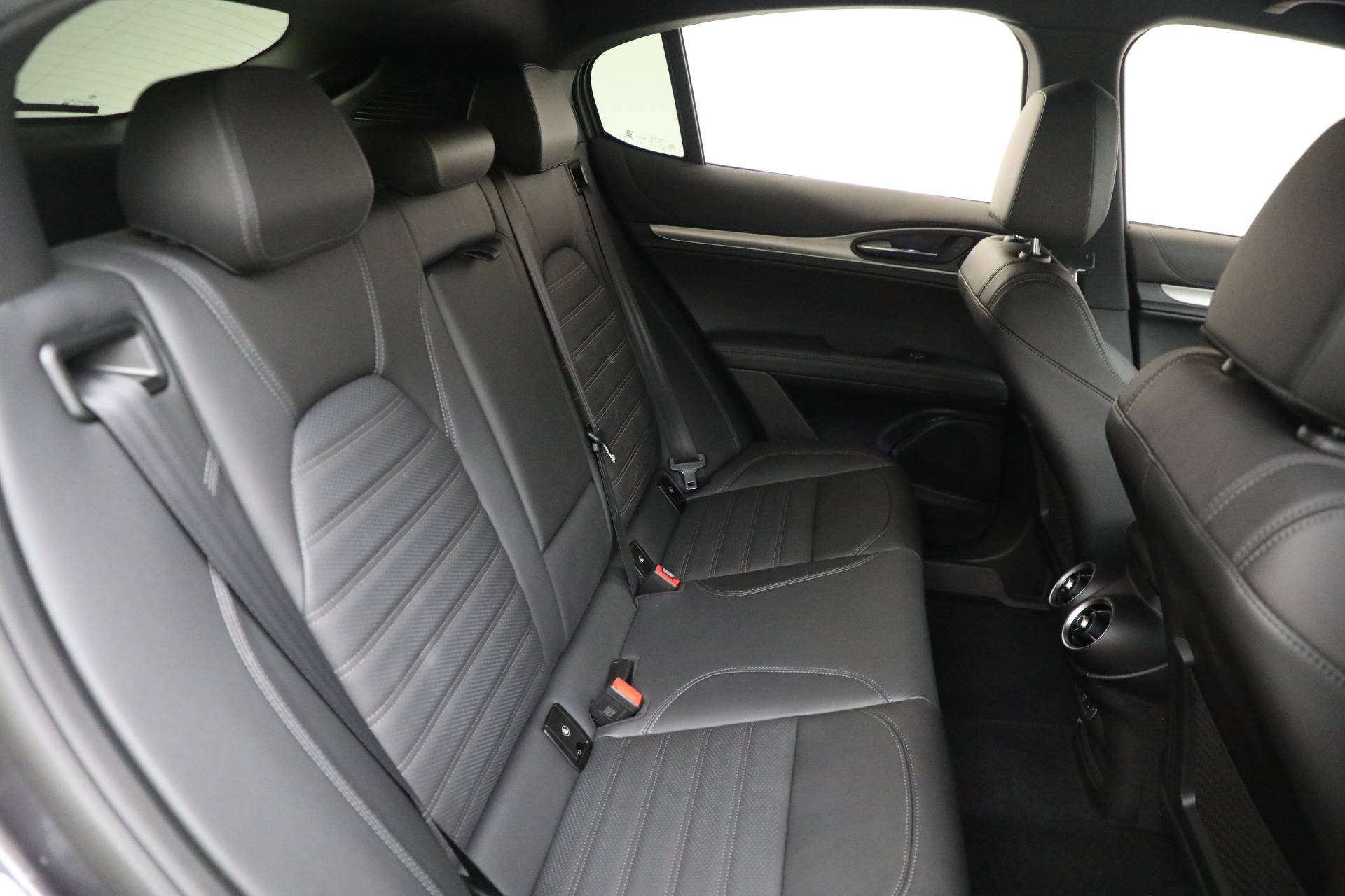 New-2025-Alfa-Romeo-Stelvio-Veloce