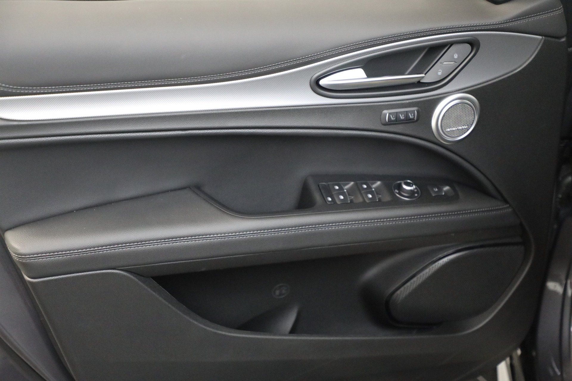 New-2025-Alfa-Romeo-Stelvio-Veloce