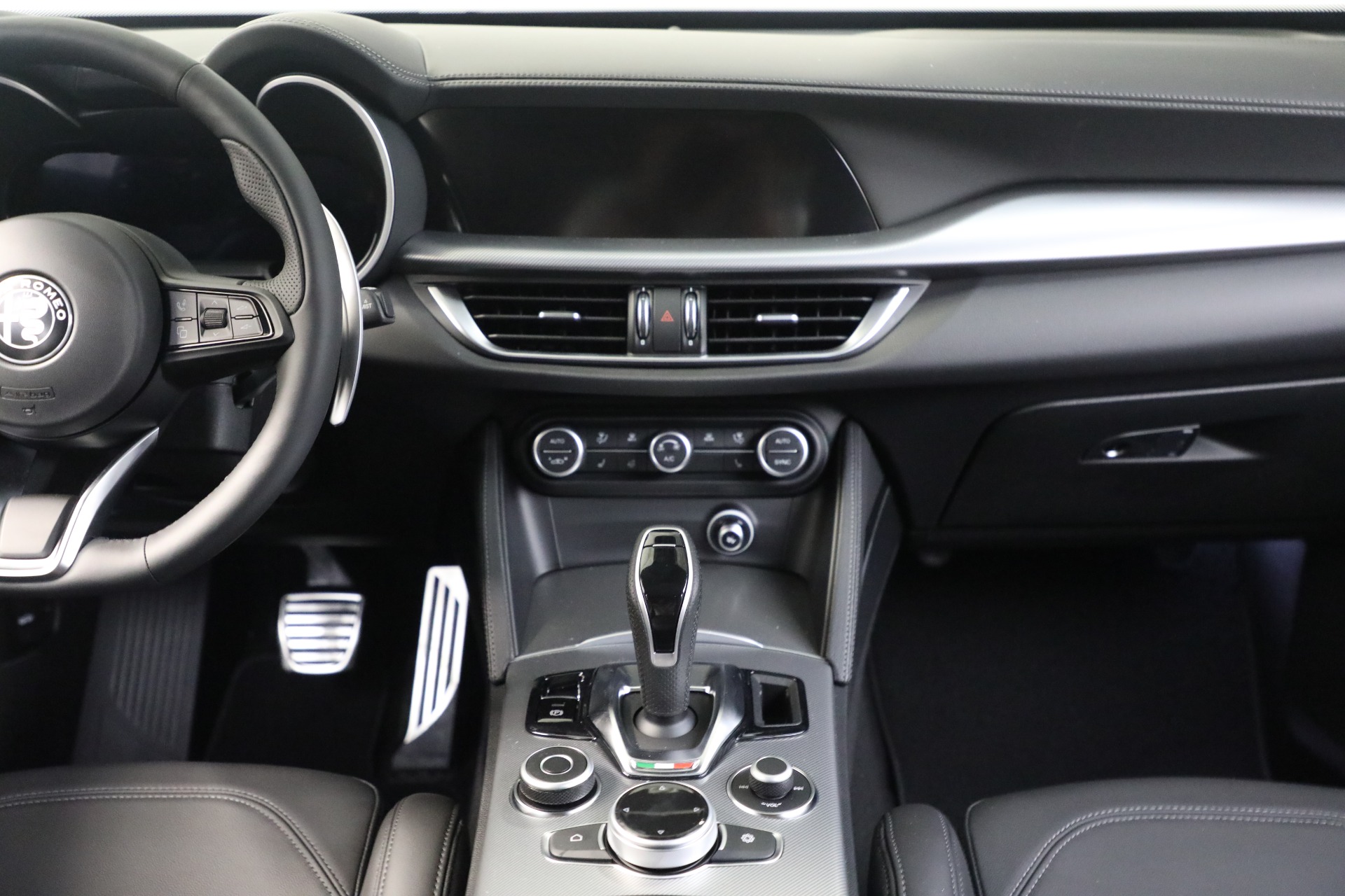 New-2025-Alfa-Romeo-Stelvio-Veloce