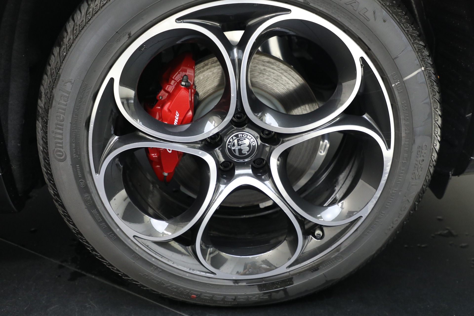 New-2025-Alfa-Romeo-Stelvio-Veloce