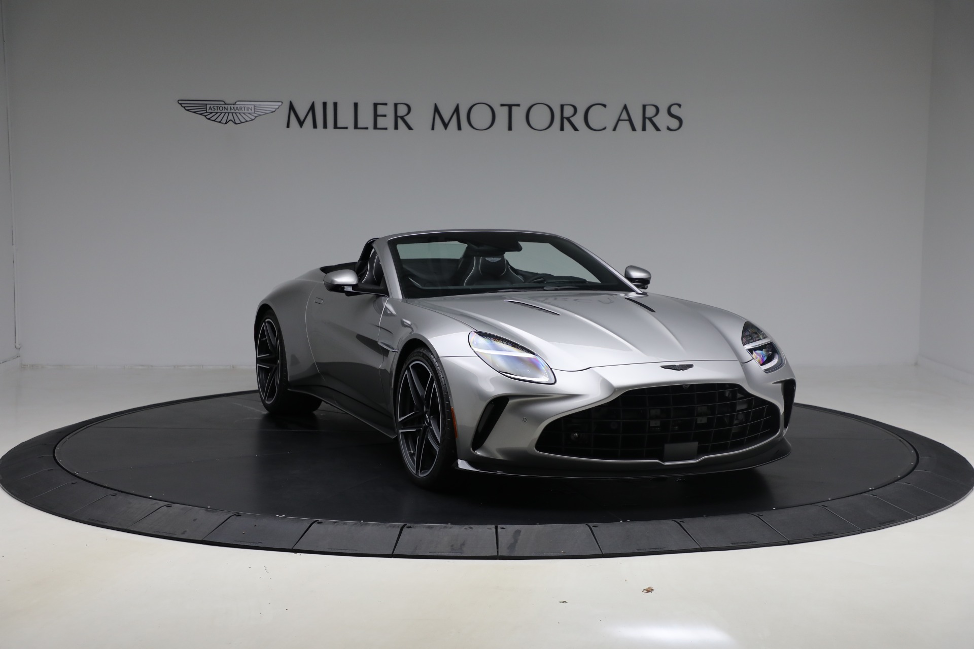 New-2026-Aston-Martin-Vantage-Roadster