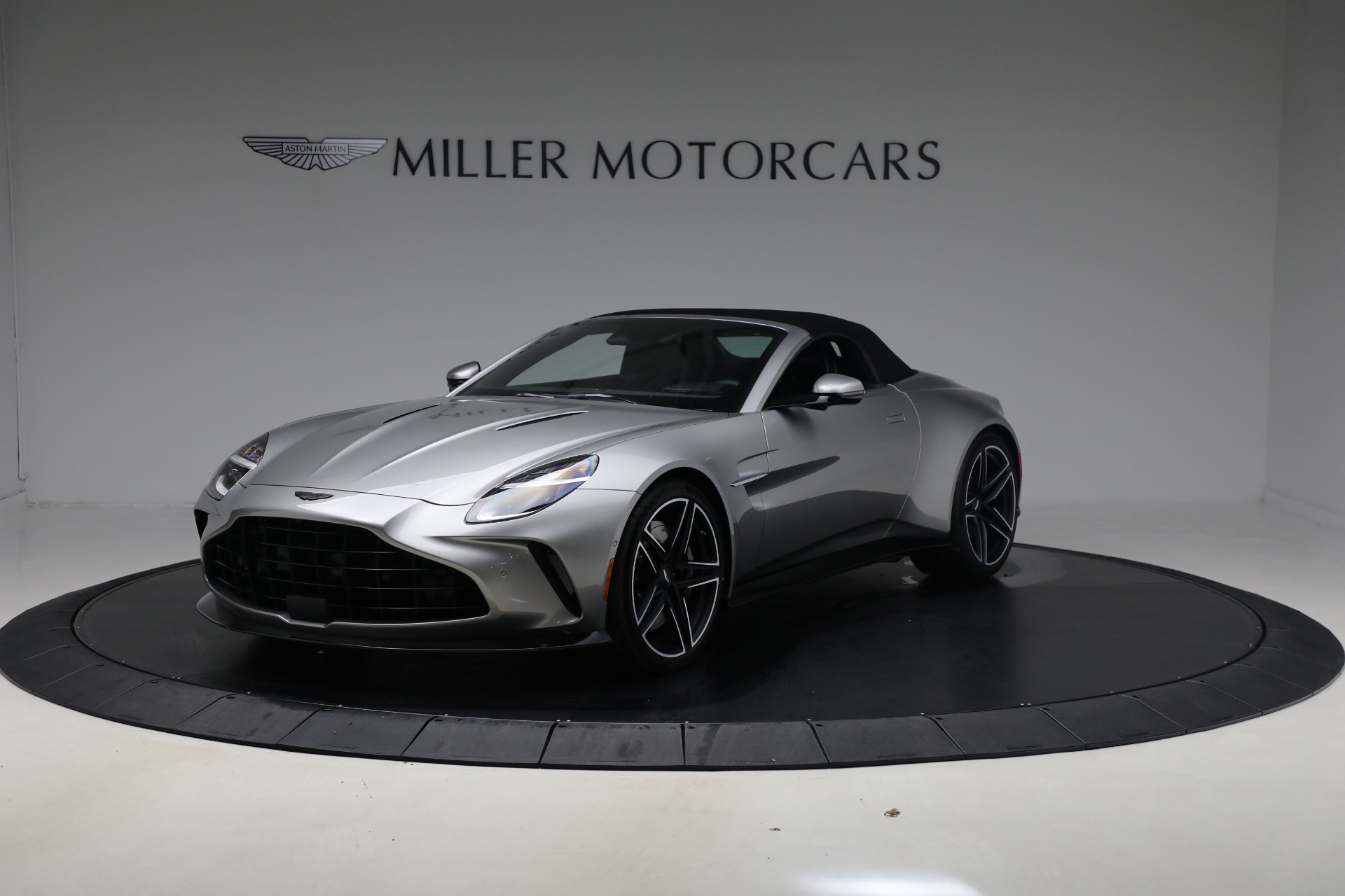 New-2026-Aston-Martin-Vantage-Roadster