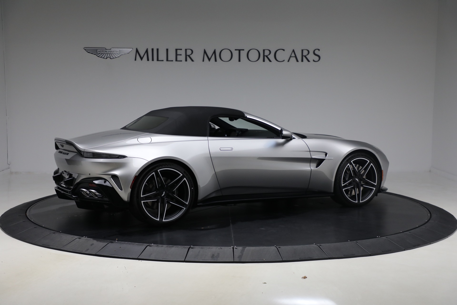 New-2026-Aston-Martin-Vantage-Roadster