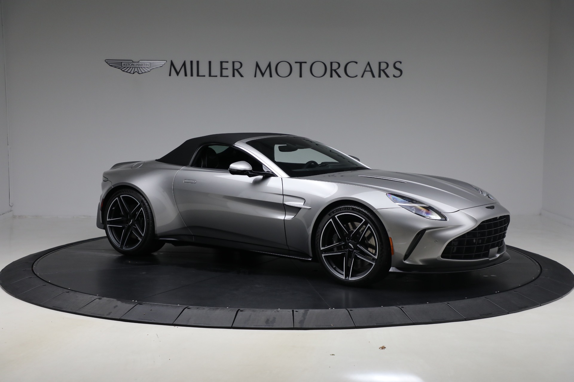 New-2026-Aston-Martin-Vantage-Roadster