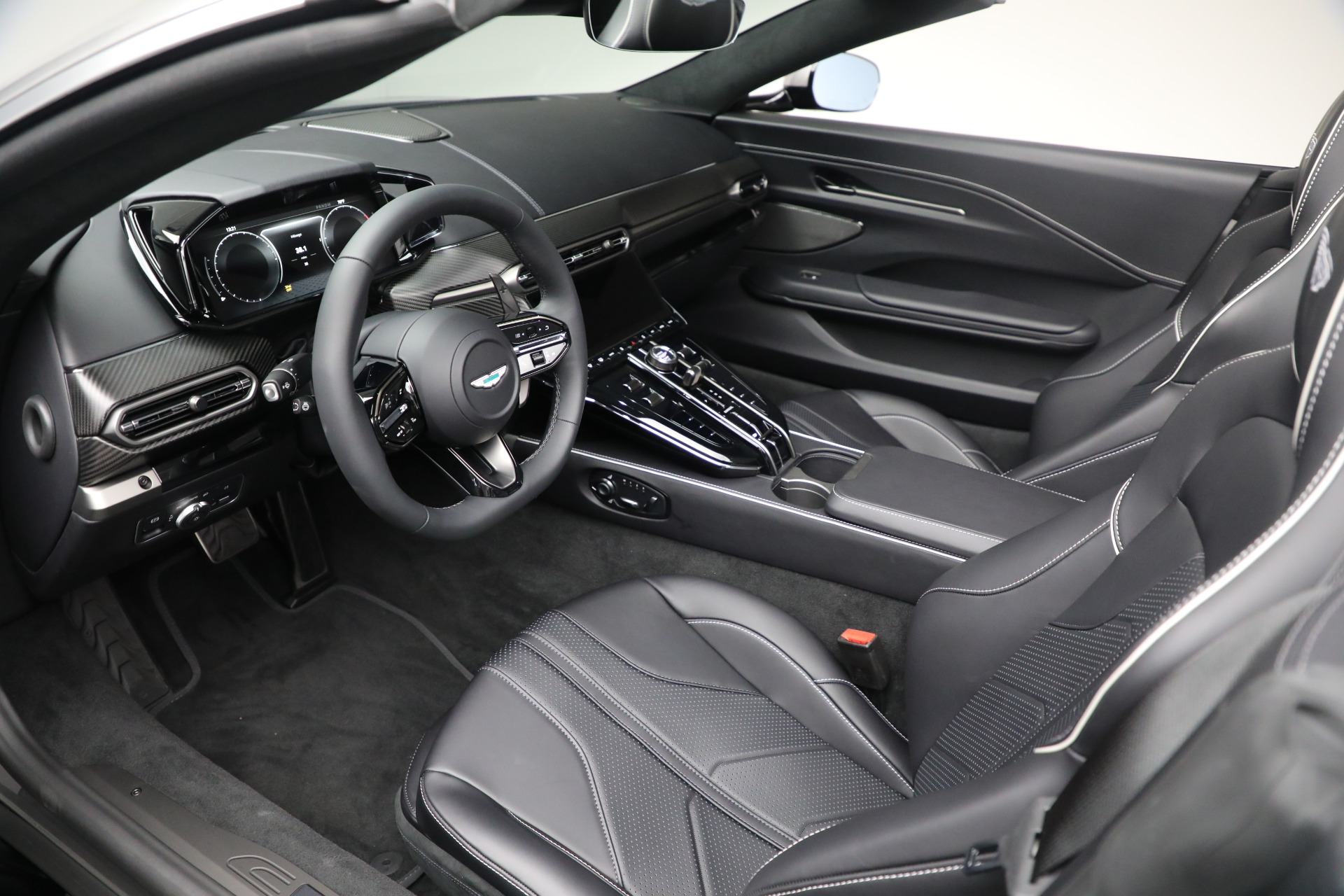 New-2026-Aston-Martin-Vantage-Roadster