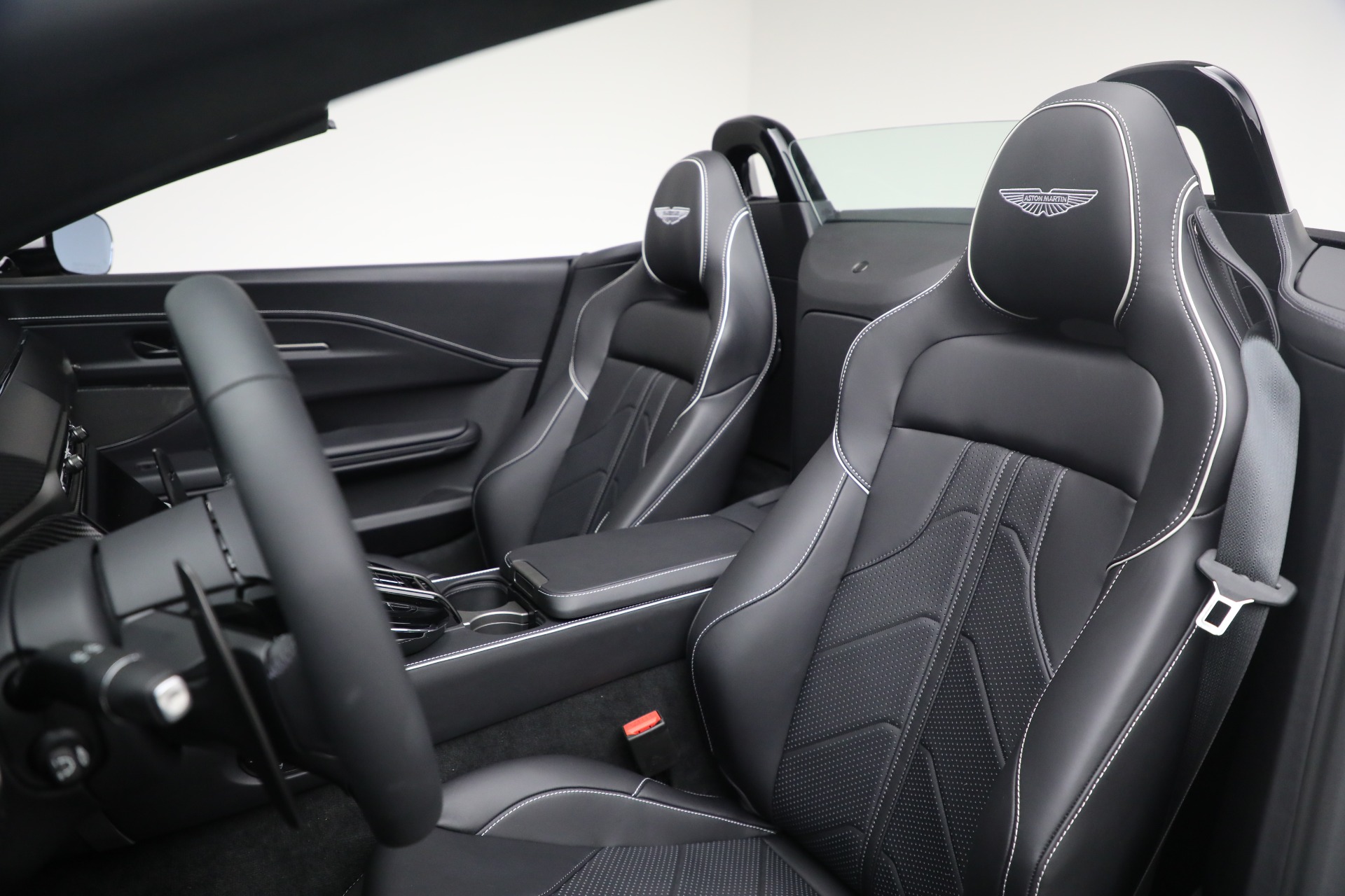 New-2026-Aston-Martin-Vantage-Roadster