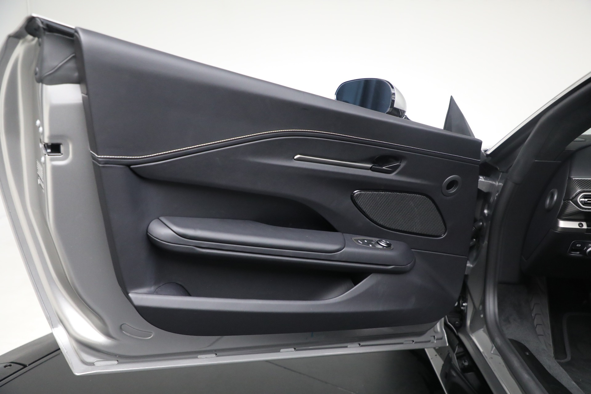 New-2026-Aston-Martin-Vantage-Roadster