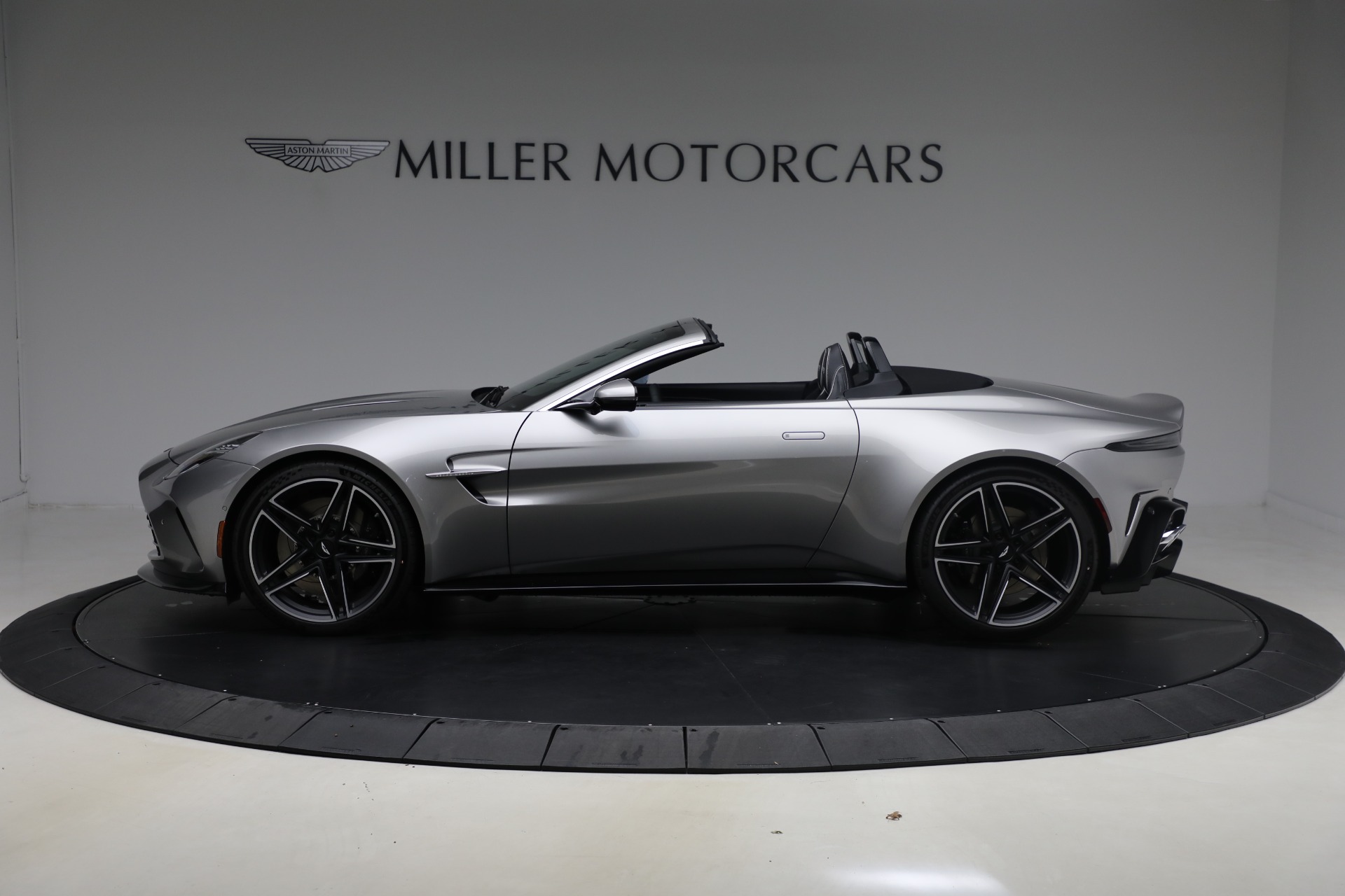 New-2026-Aston-Martin-Vantage-Roadster
