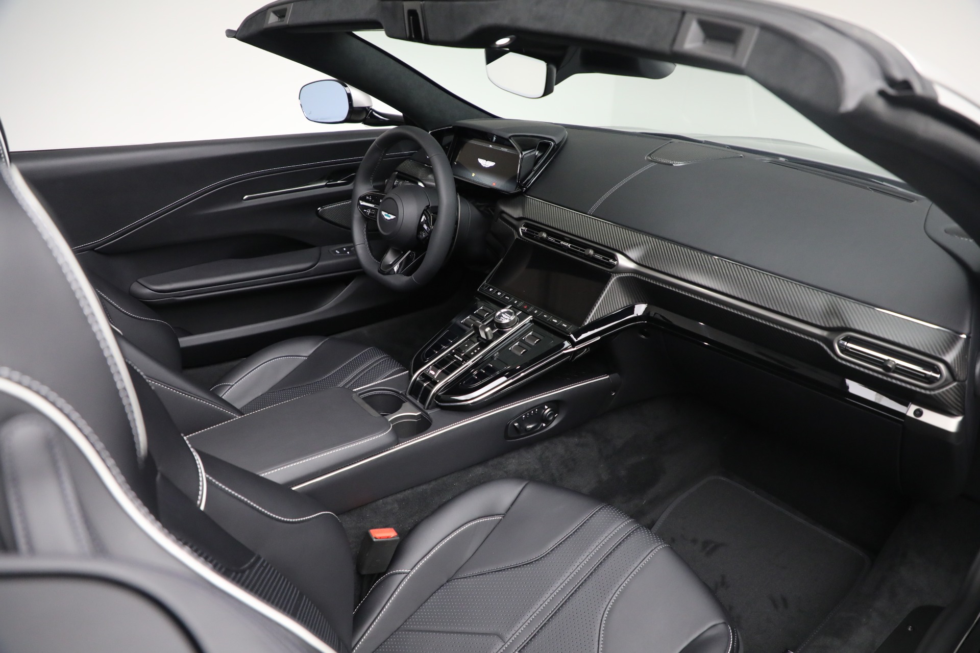 New-2026-Aston-Martin-Vantage-Roadster