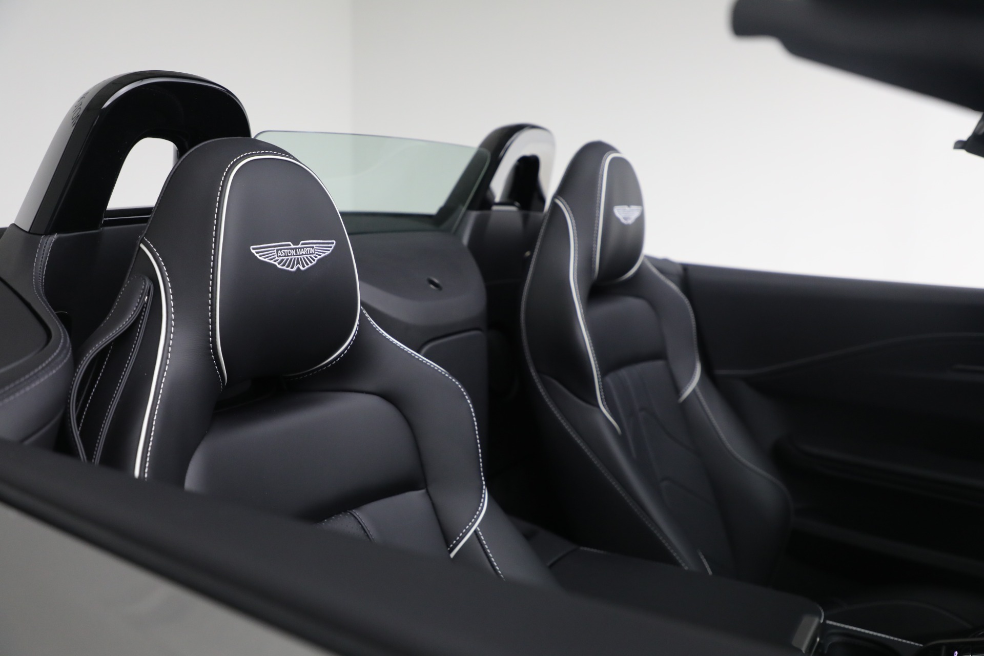 New-2026-Aston-Martin-Vantage-Roadster
