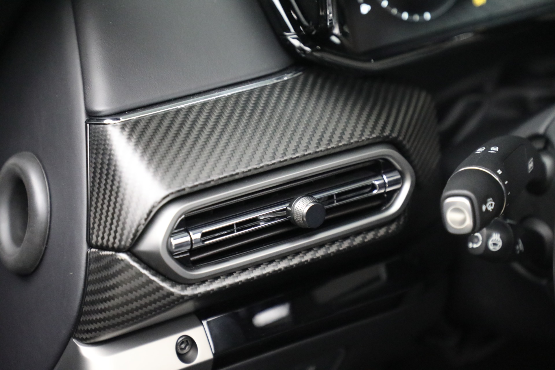 New-2026-Aston-Martin-Vantage-Roadster