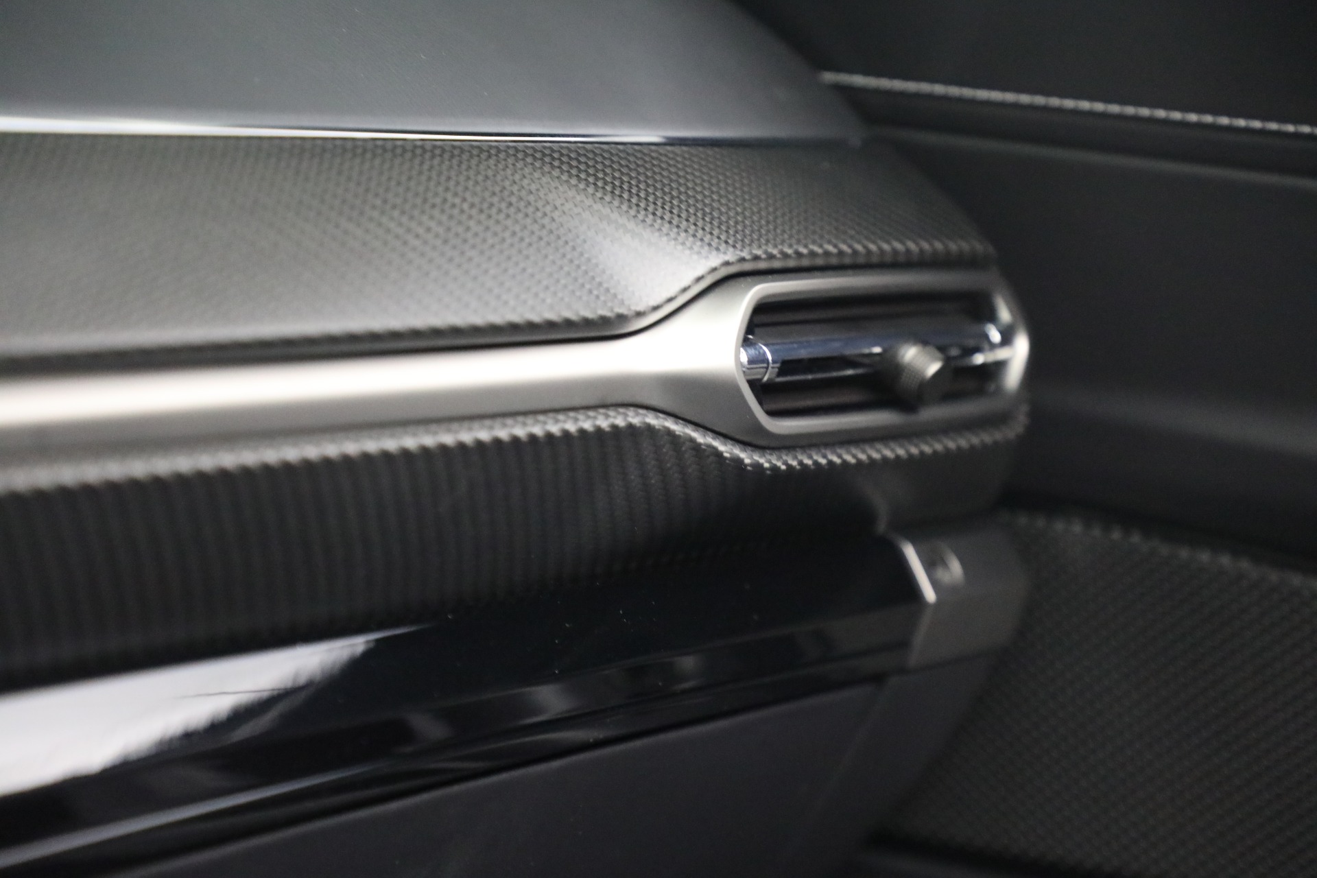 New-2026-Aston-Martin-Vantage-Roadster